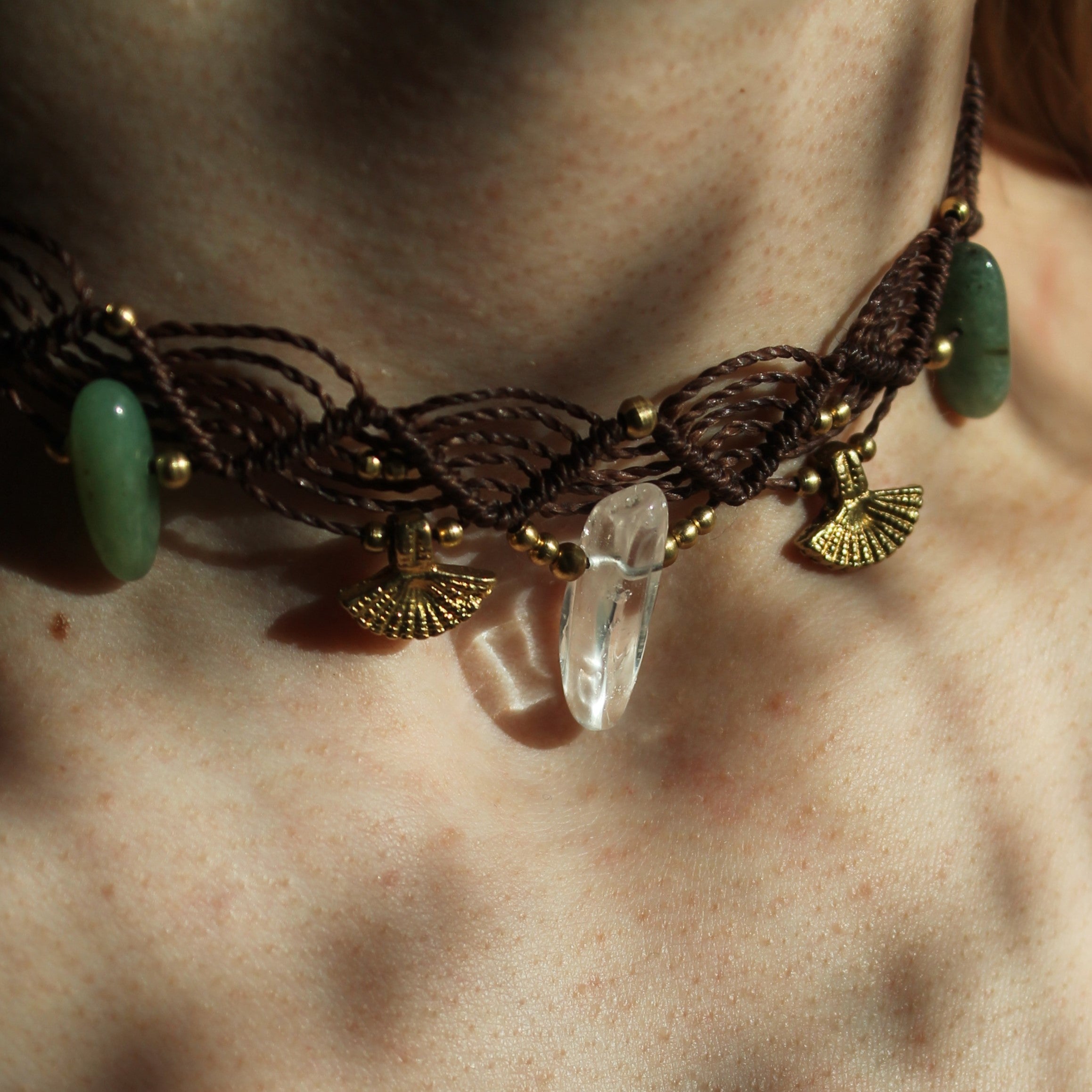 Bergkristall grüner Aventurin Choker Kette Makramee goldfarben