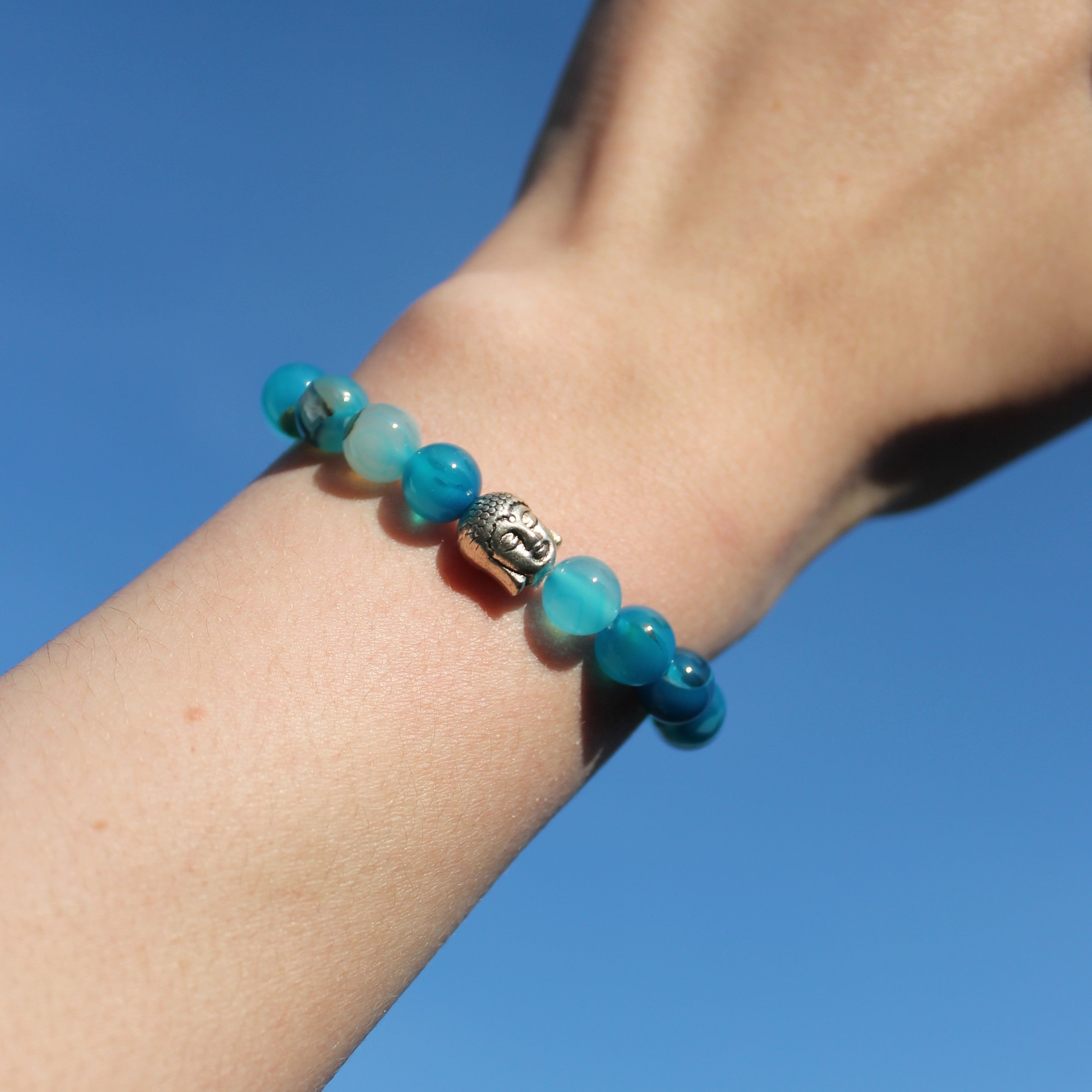 Blauer Bandachat Edelsteinarmband mit Buddha silberfarben
