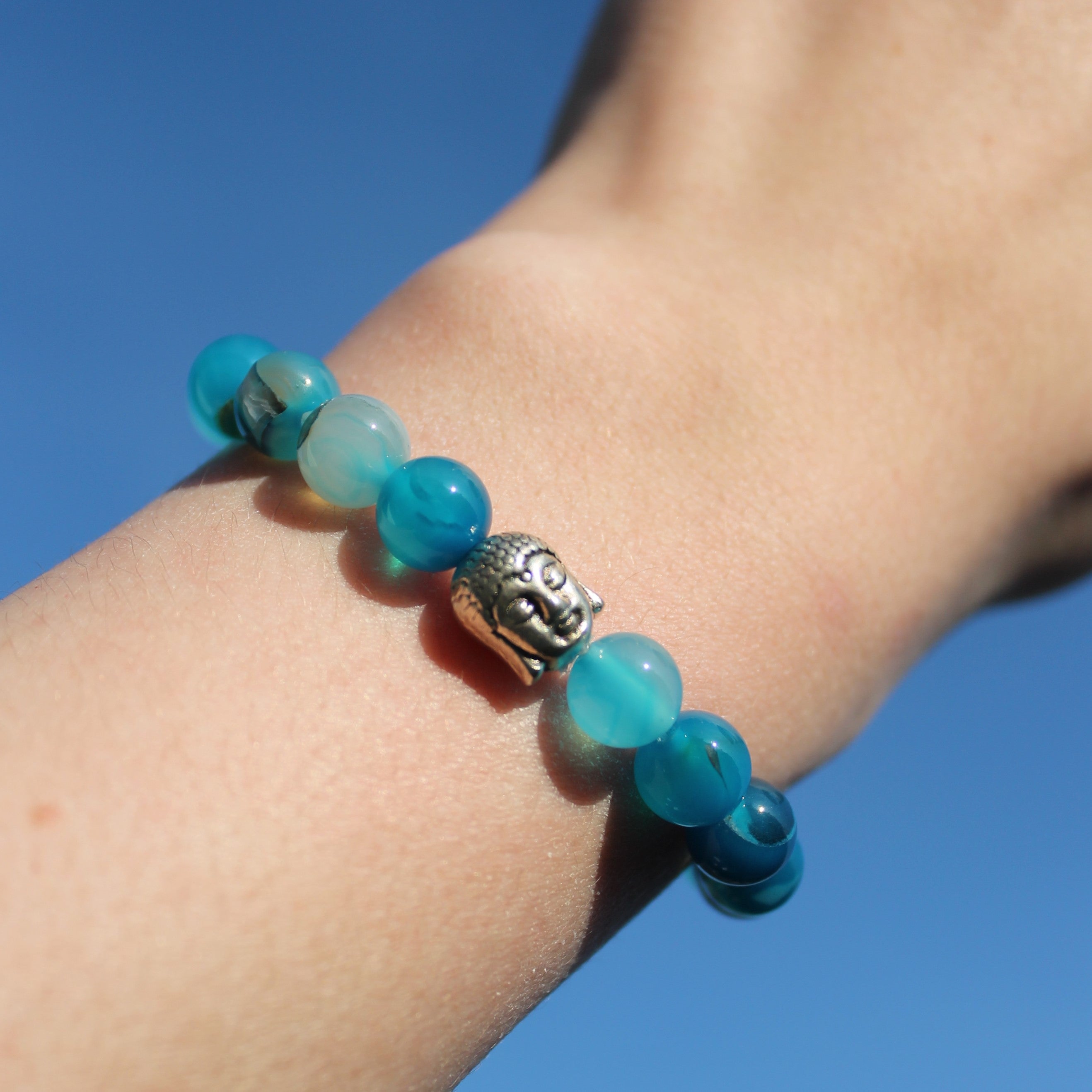 Blauer Bandachat Edelsteinarmband mit Buddha silberfarben