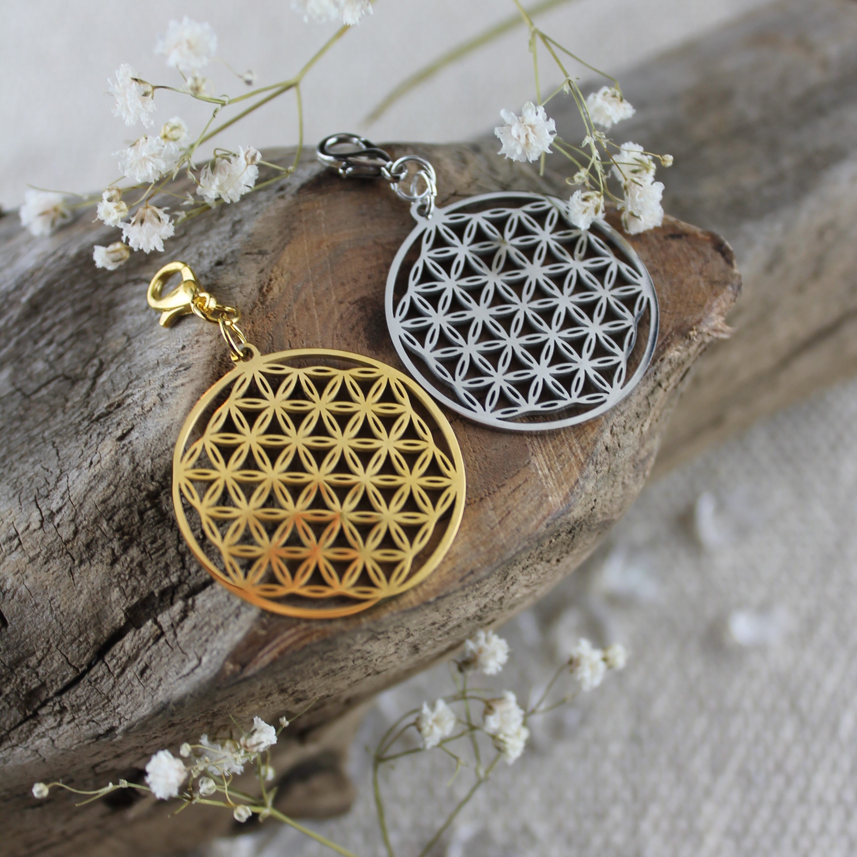 Blume des Lebens Charm Anhänger gold- oder silberfarben