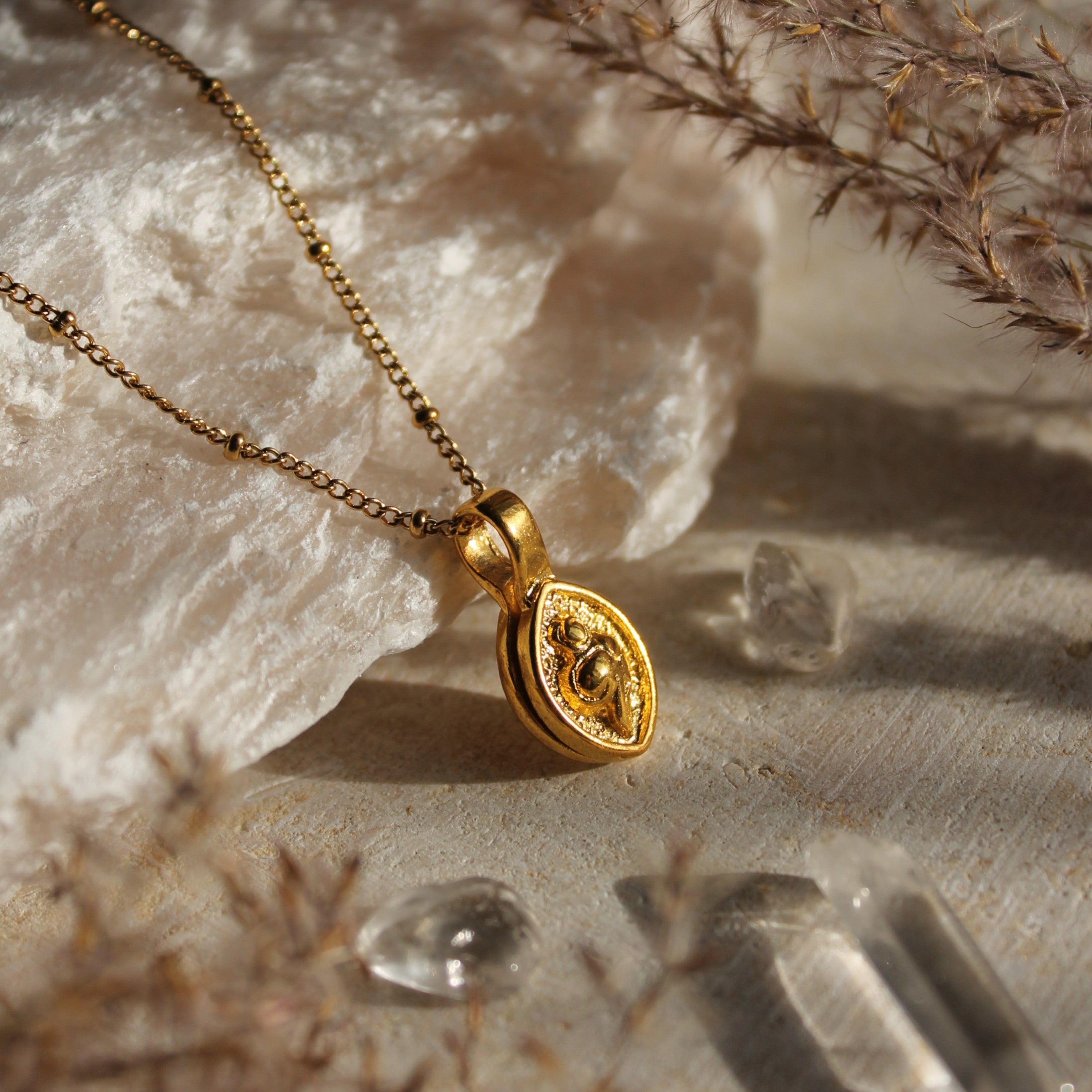 Blumen Medaillon Anhänger Kette goldfarben
