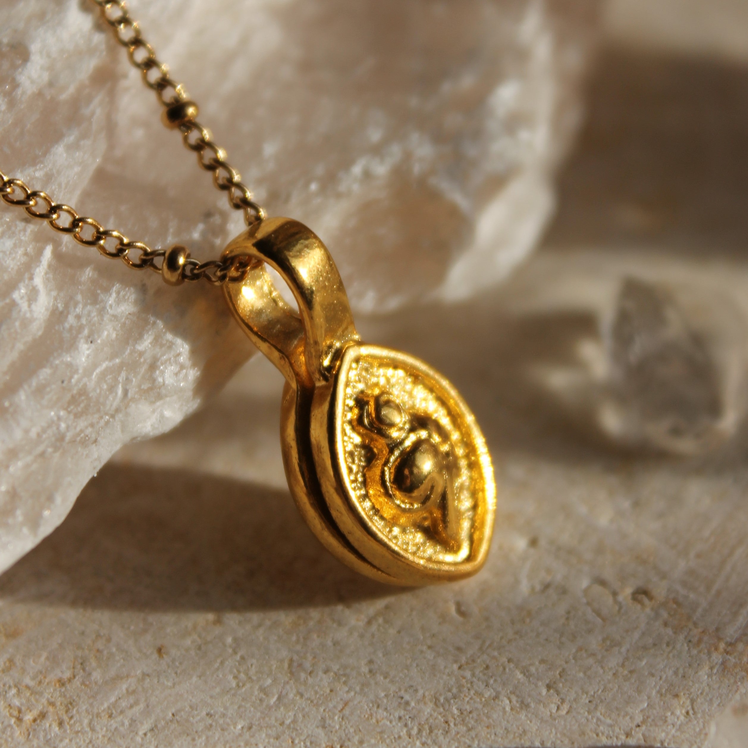 Blumen Medaillon Anhänger Kette goldfarben