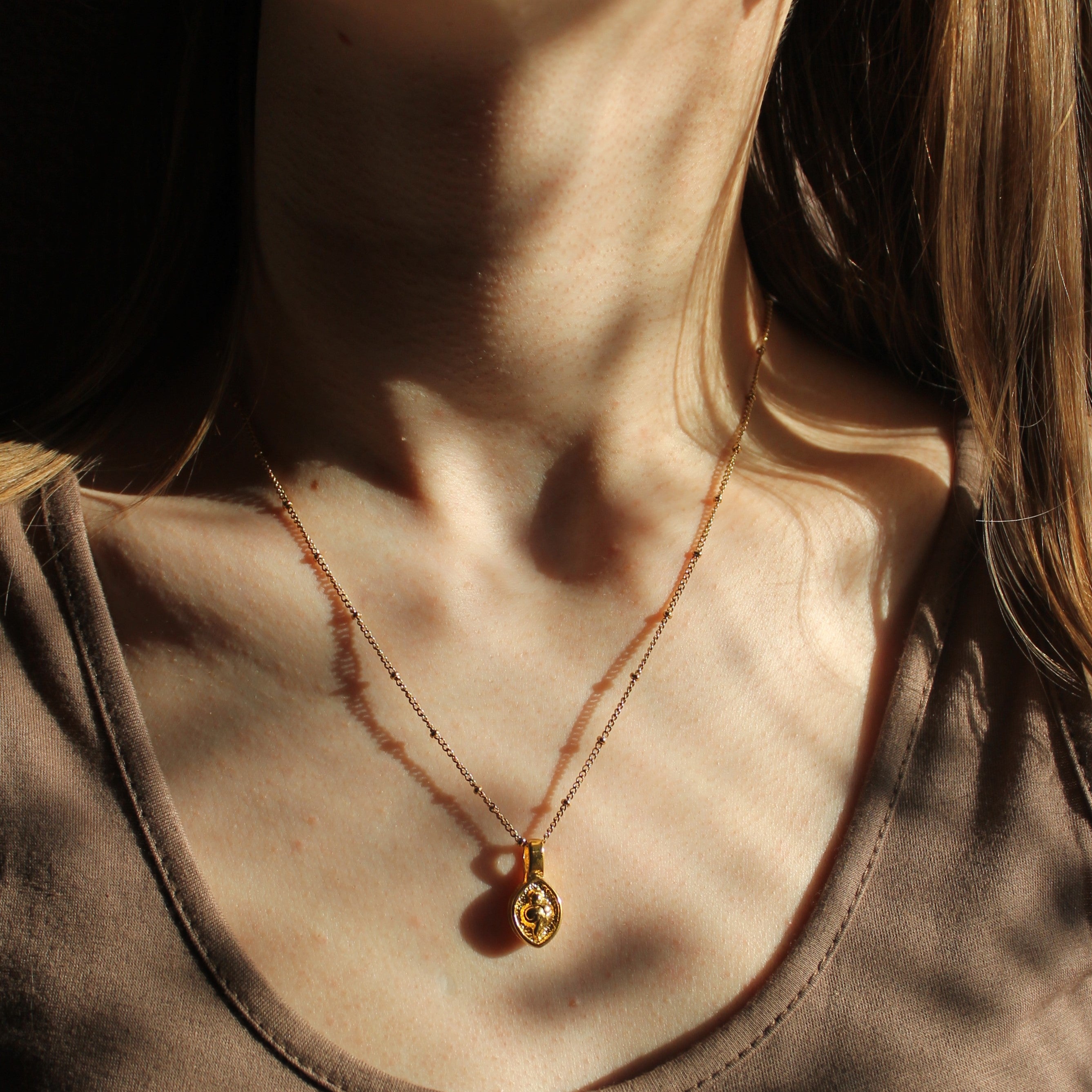 Blumen Medaillon Anhänger Kette goldfarben