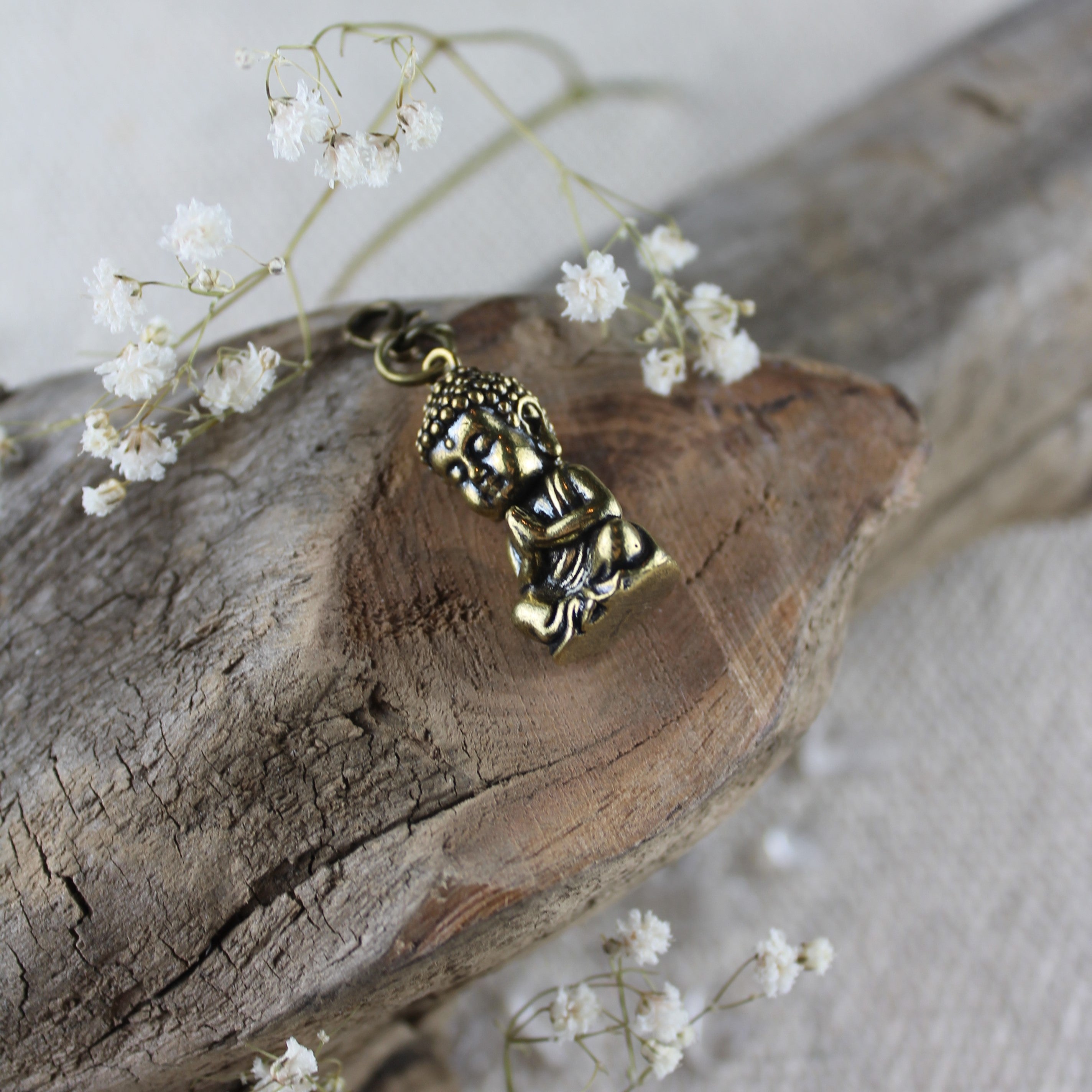Buddha Figur Charm Anhänger goldfarben
