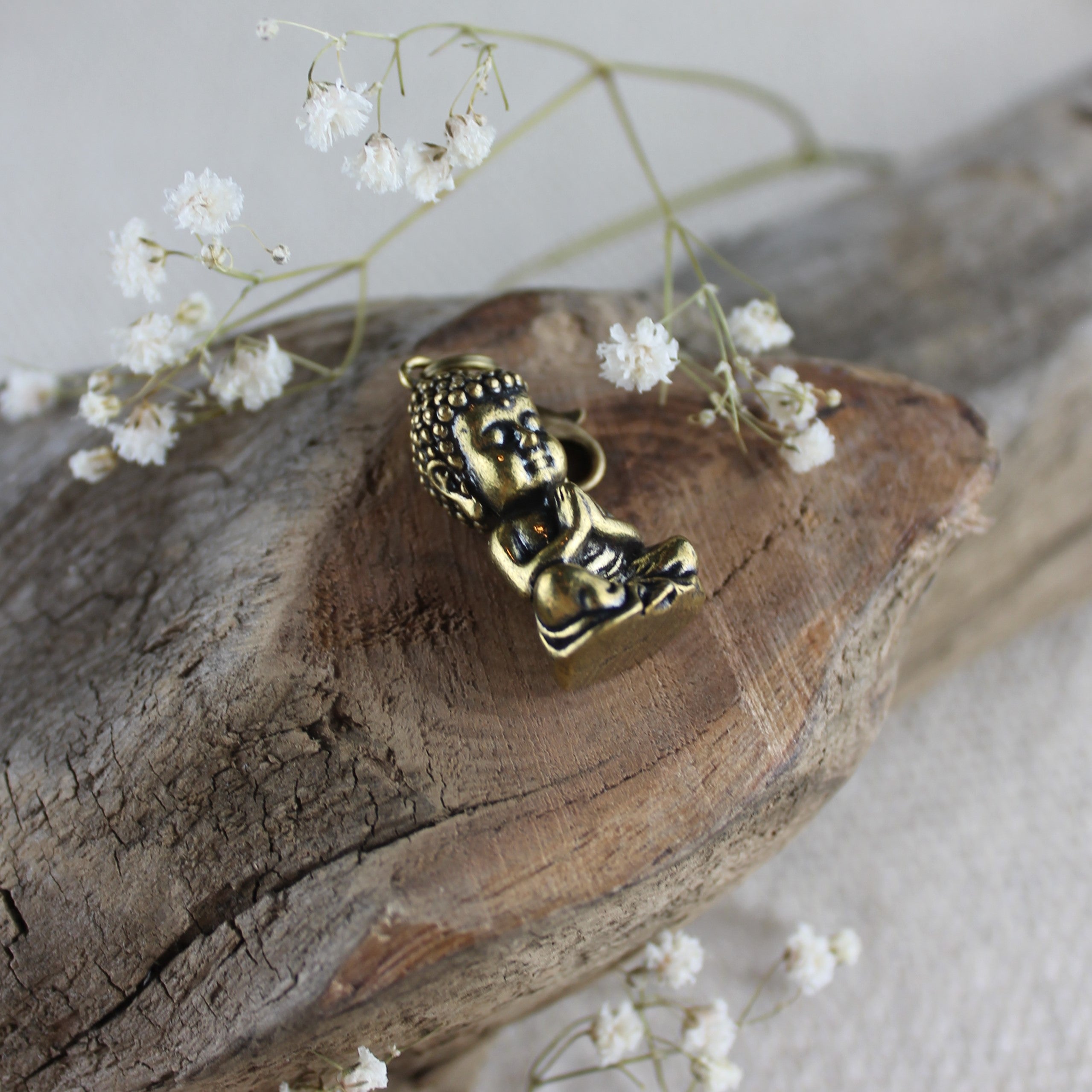 Buddha Figur Charm Anhänger goldfarben