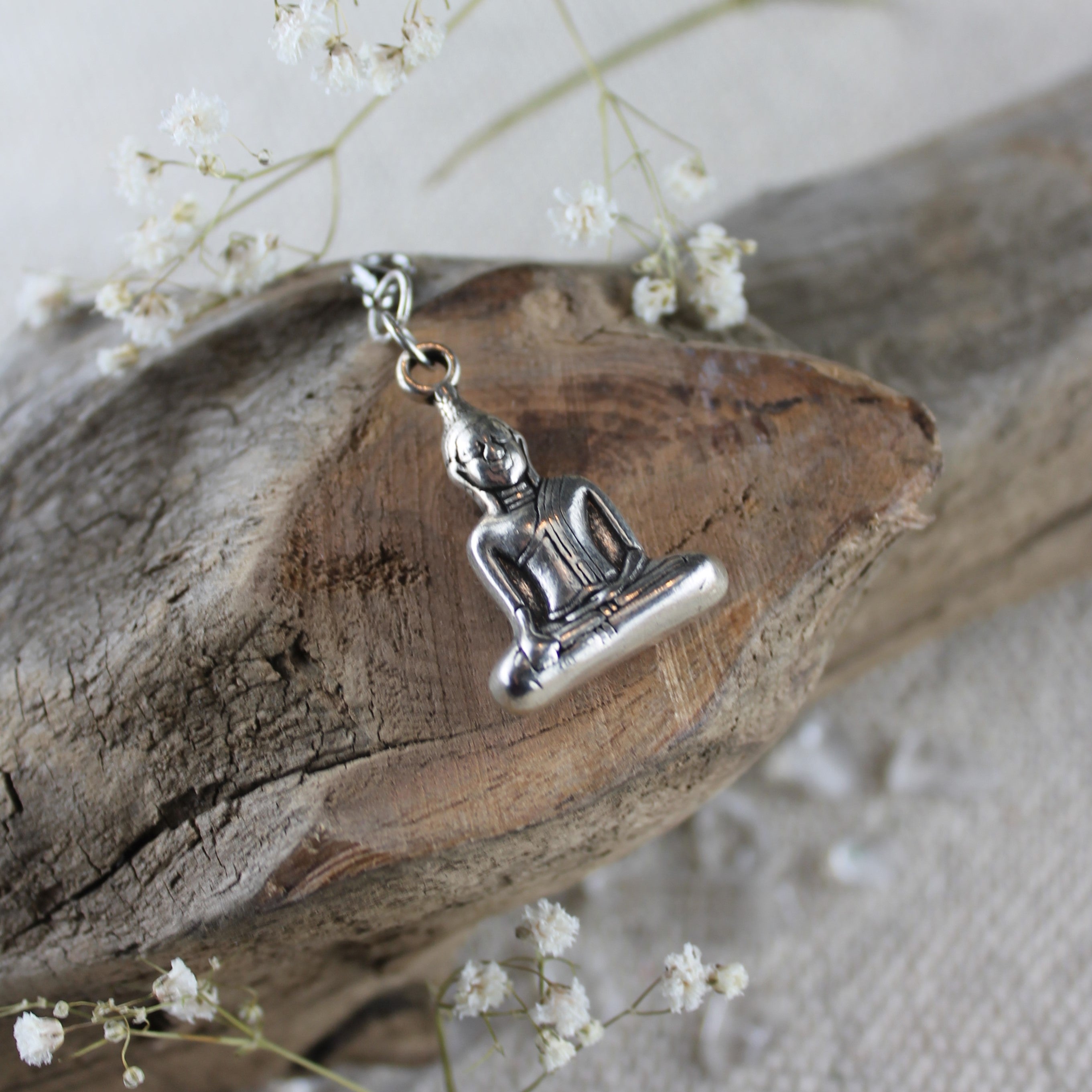 Buddha Charm Anhänger gold- oder silberfarben