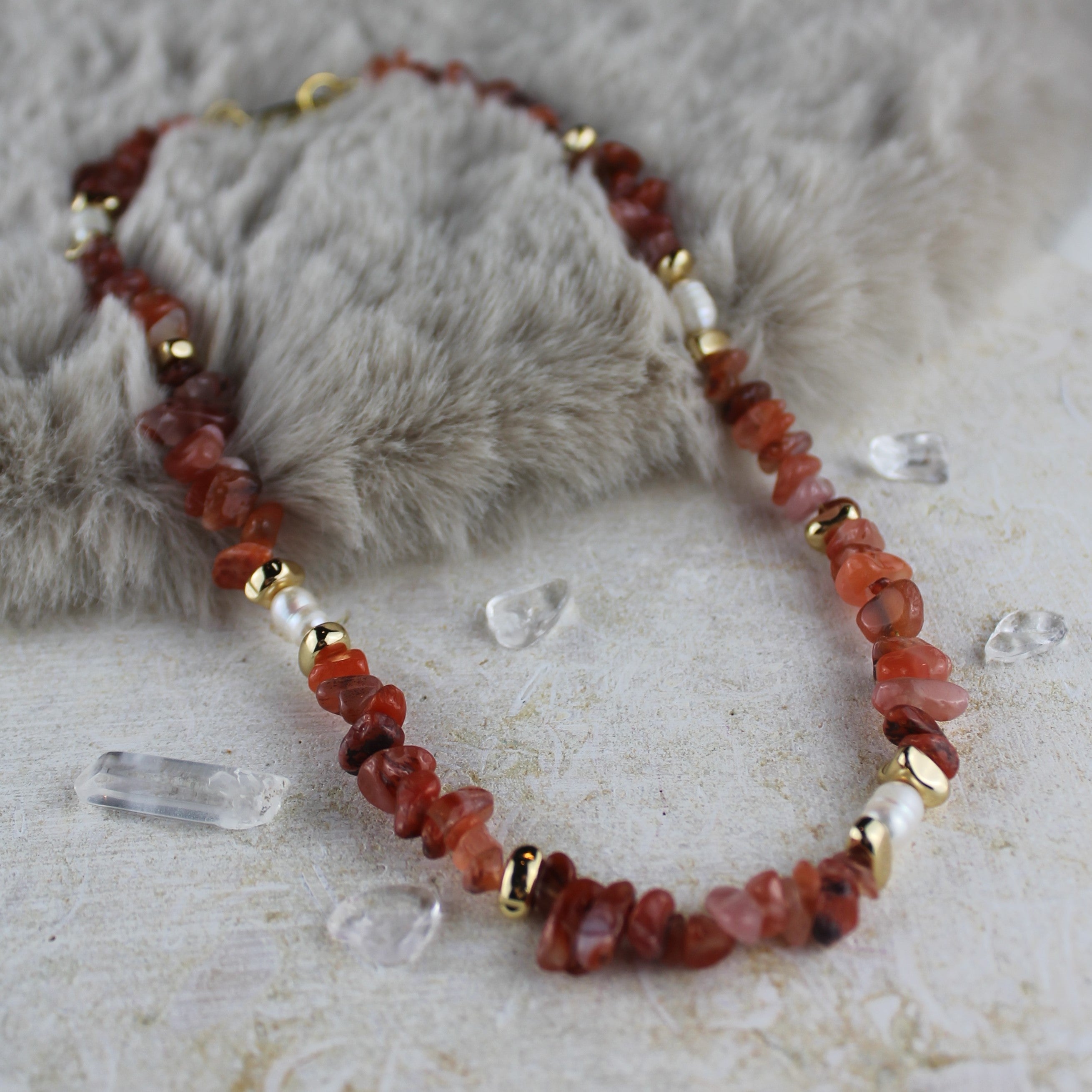 Carneol mit Süßwasserperlen Edelsteinkette Hämatit goldfarben