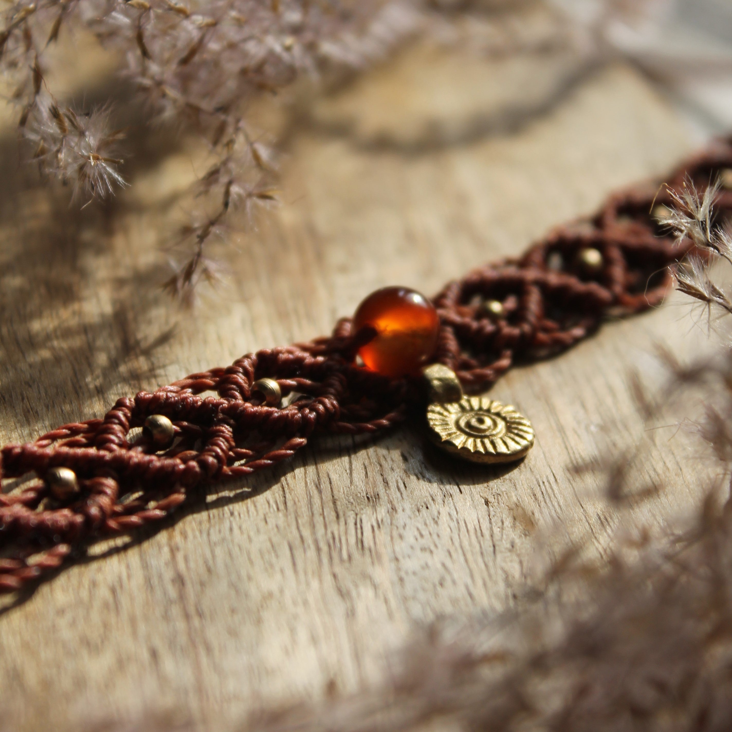 Carneol Choker Kette Makramee rostrot mit Messinganhänger goldfarben