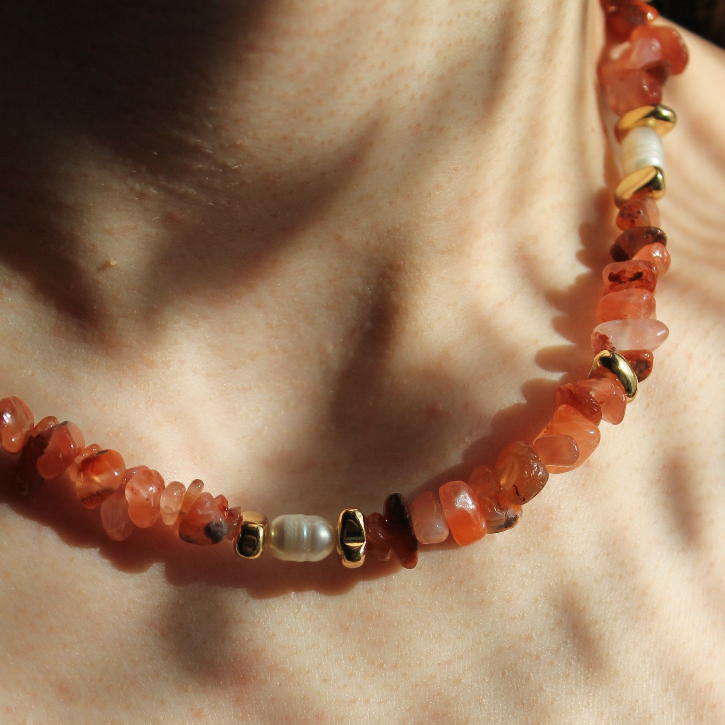 Carneol mit Süßwasserperlen Edelsteinkette Hämatit goldfarben