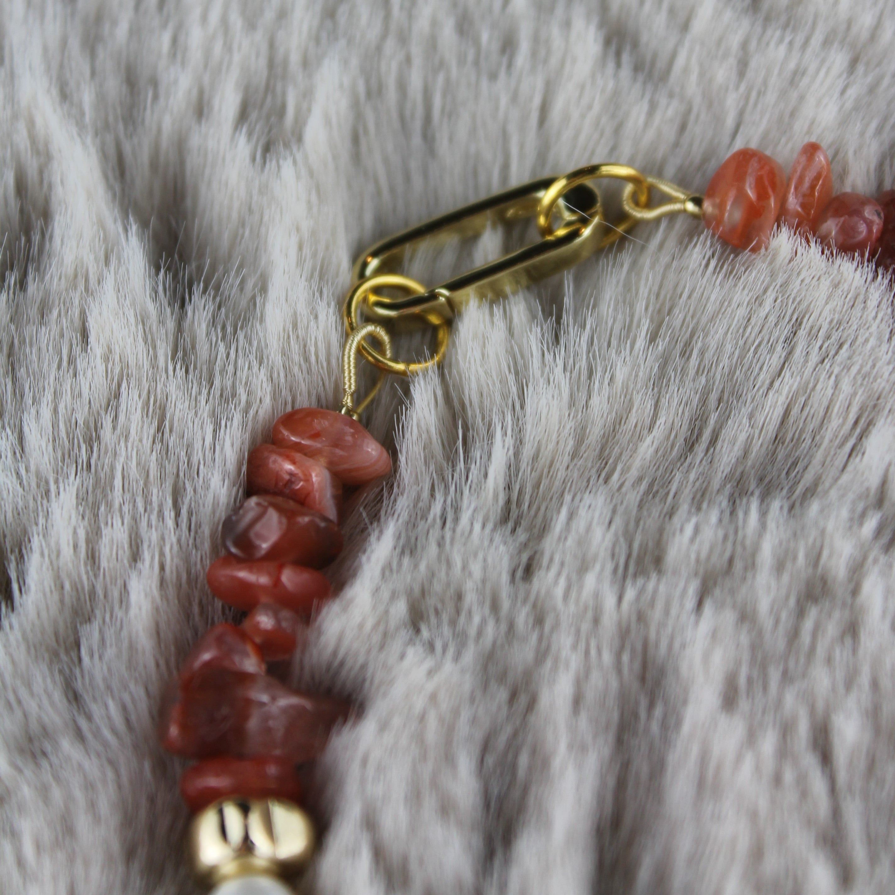 Carneol mit Süßwasserperlen Edelsteinkette Hämatit goldfarben