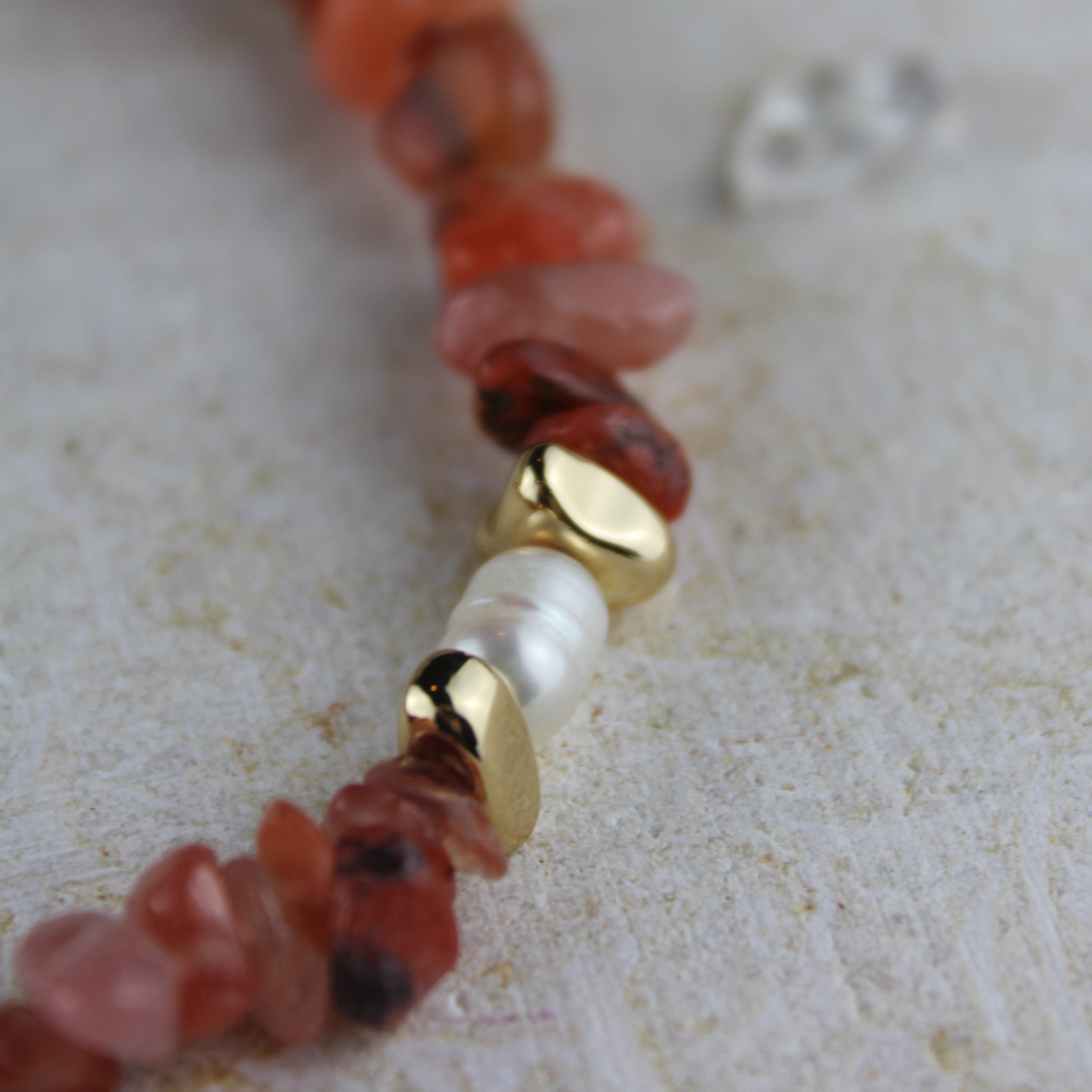 Carneol mit Süßwasserperlen Edelsteinkette Hämatit goldfarben