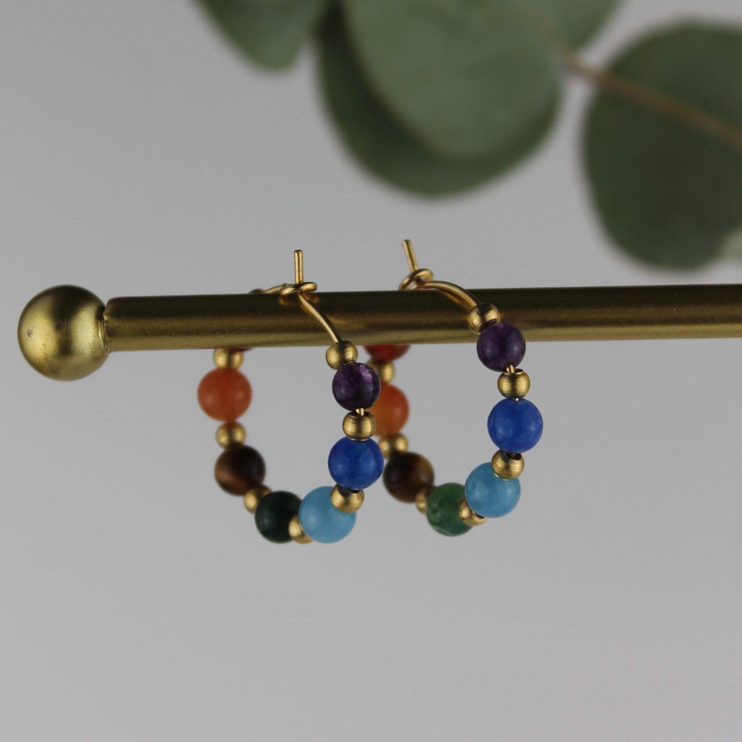 Chakra Edelsteinohrringe klein goldfarben