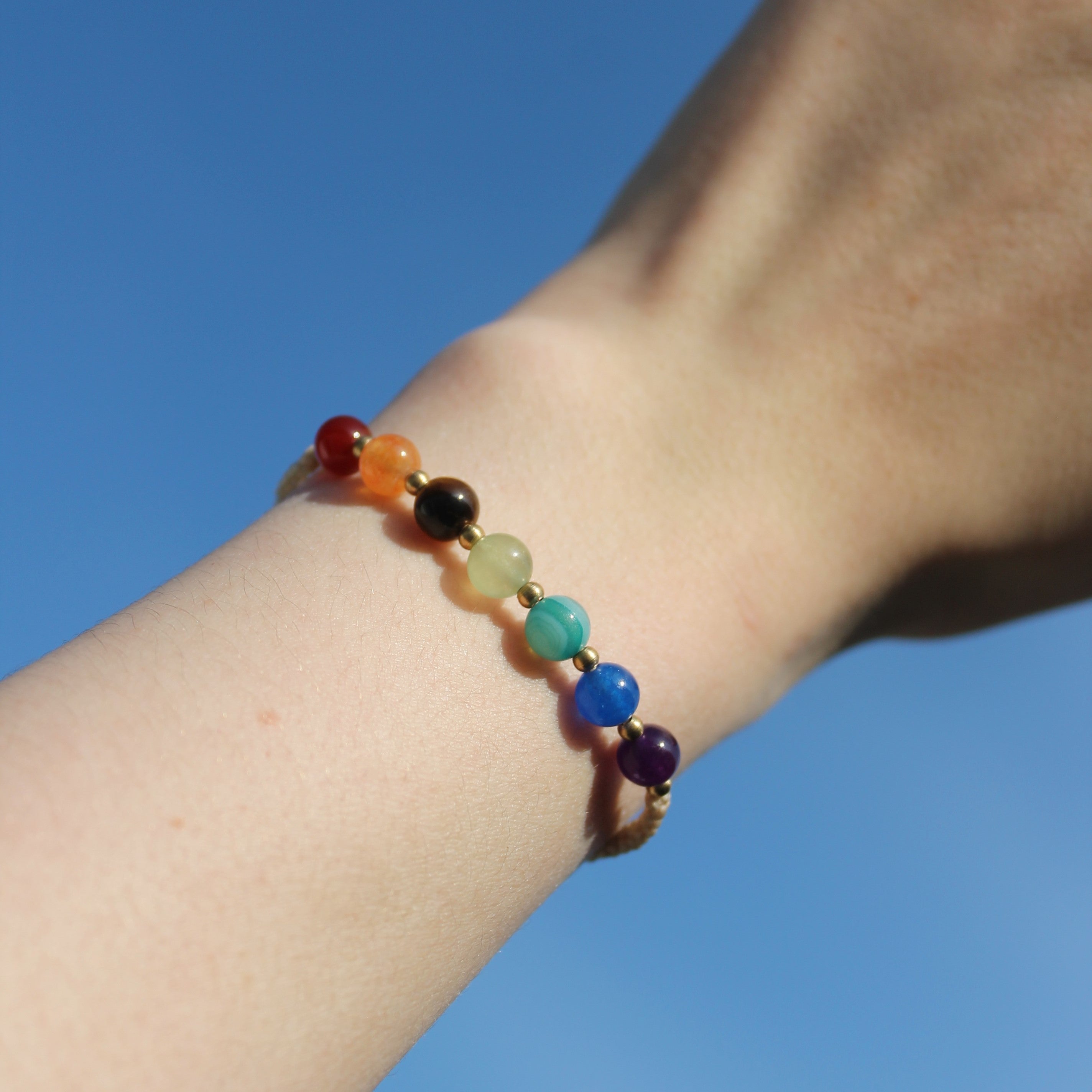 Chakra Edelsteinarmband Makramee personalisiert gold- oder silberfarben 6mm