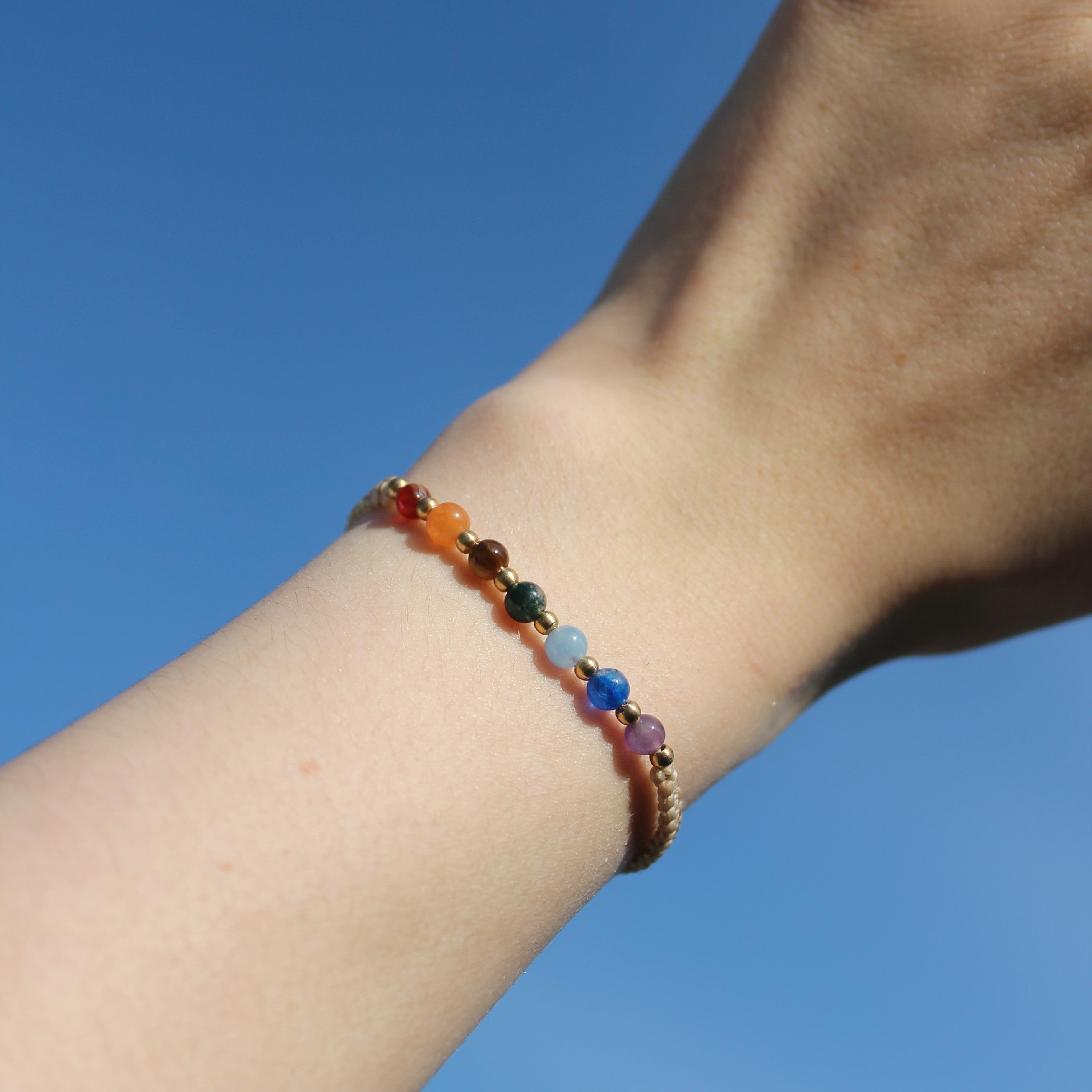 Chakra Edelsteinarmband Makramee personalisiert gold- oder silberfarben 4mm