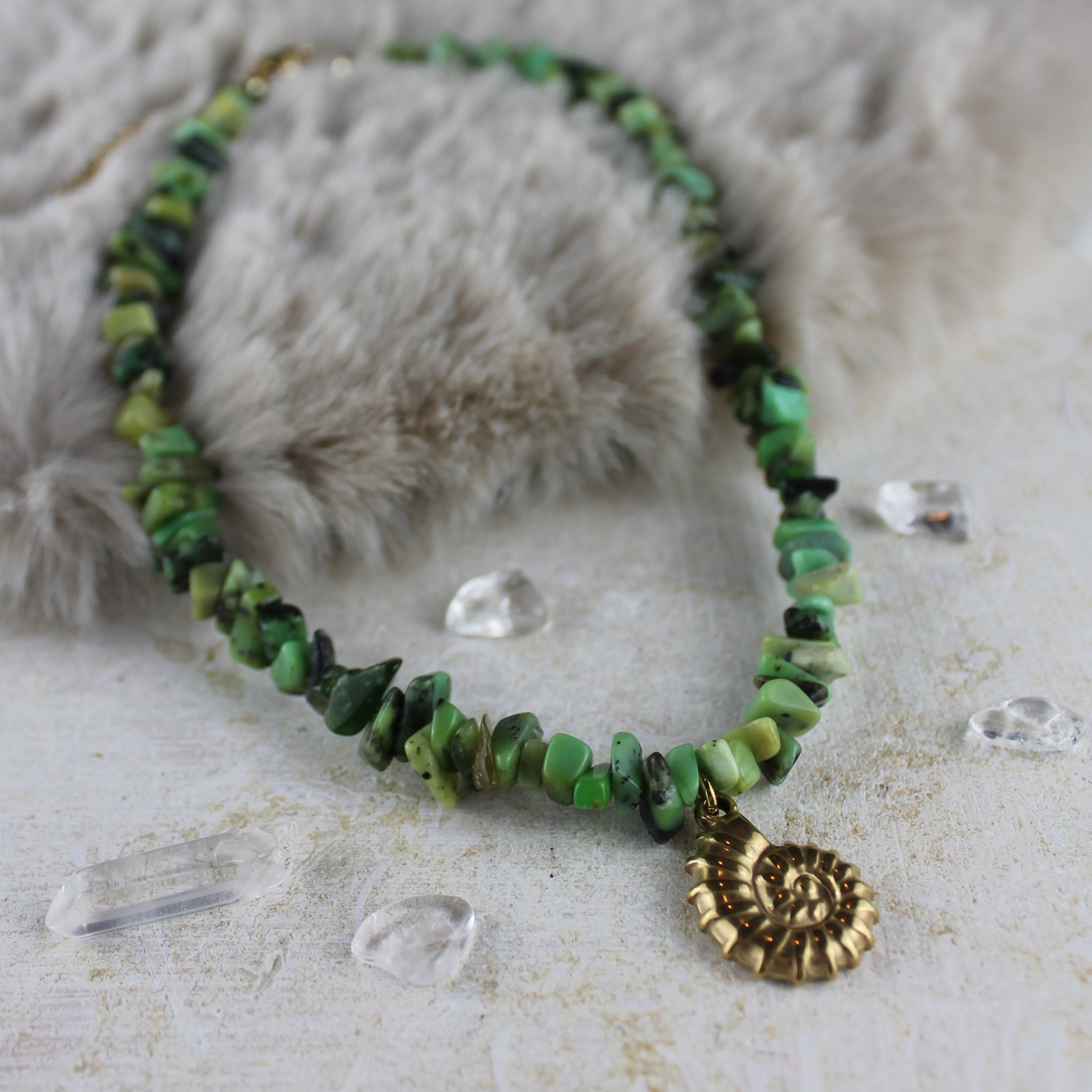 Chrysopras Splitter Choker Kette mit Anhänger goldfarben