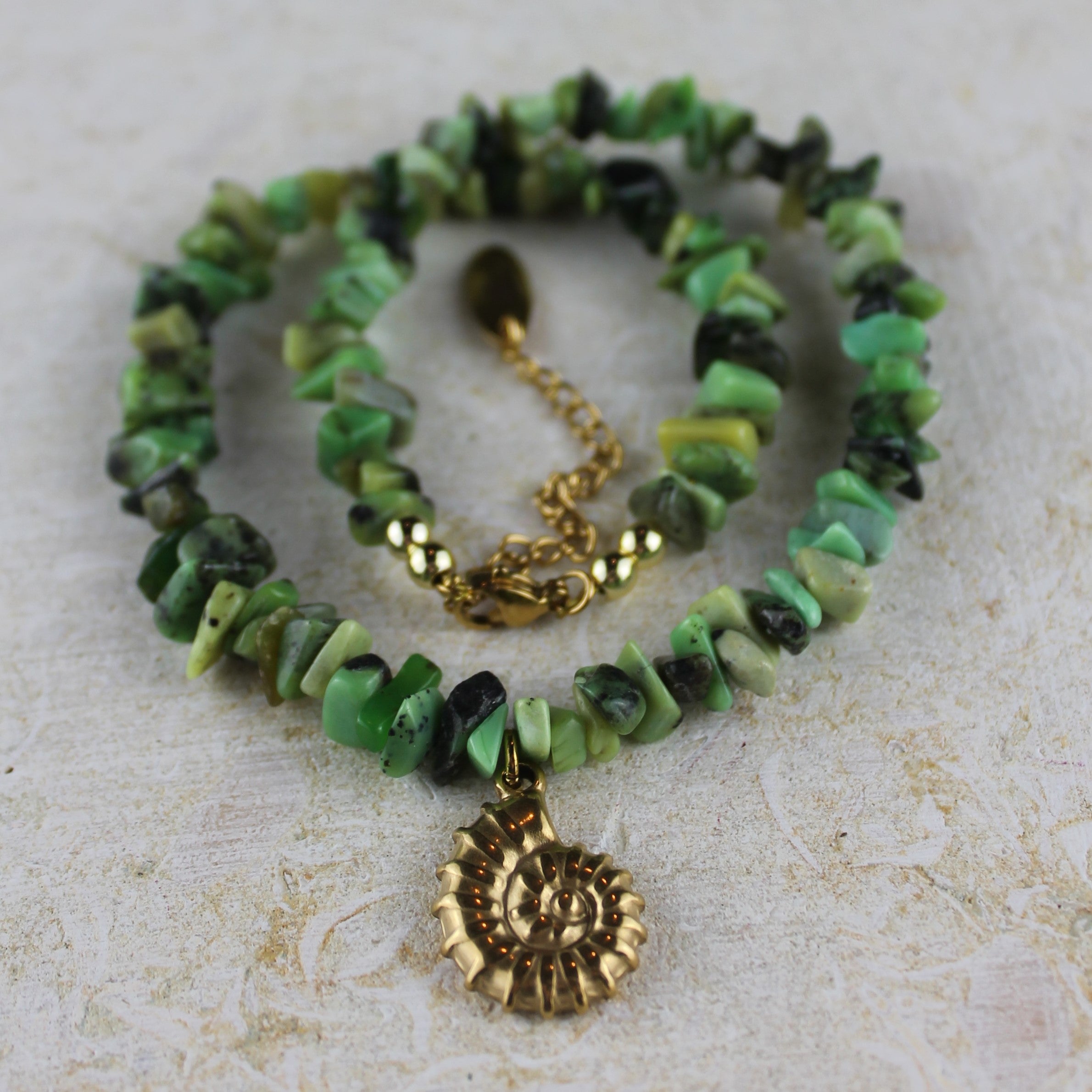 Chrysopras Splitter Choker Kette mit Anhänger goldfarben