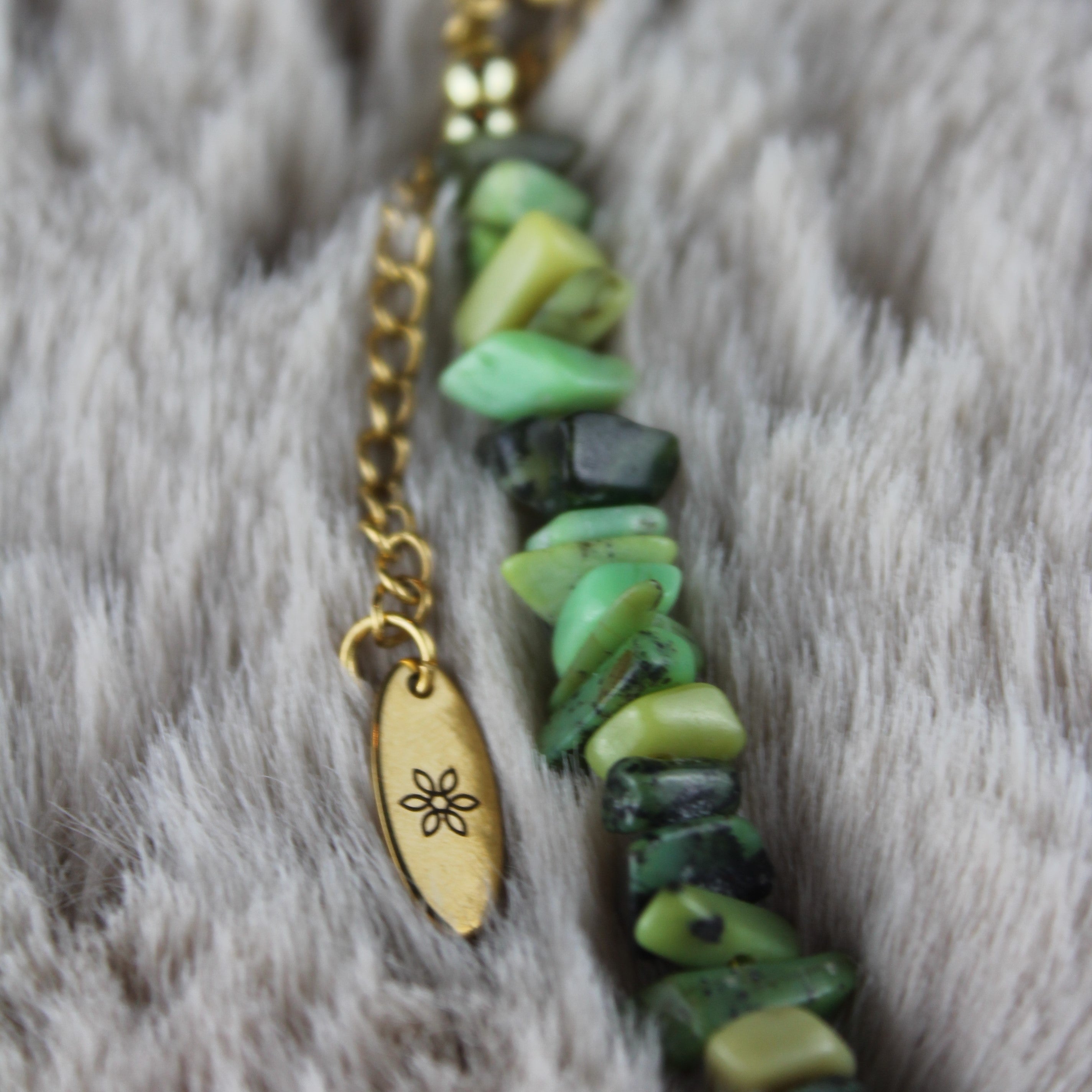 Chrysopras Splitter Choker Kette mit Anhänger goldfarben