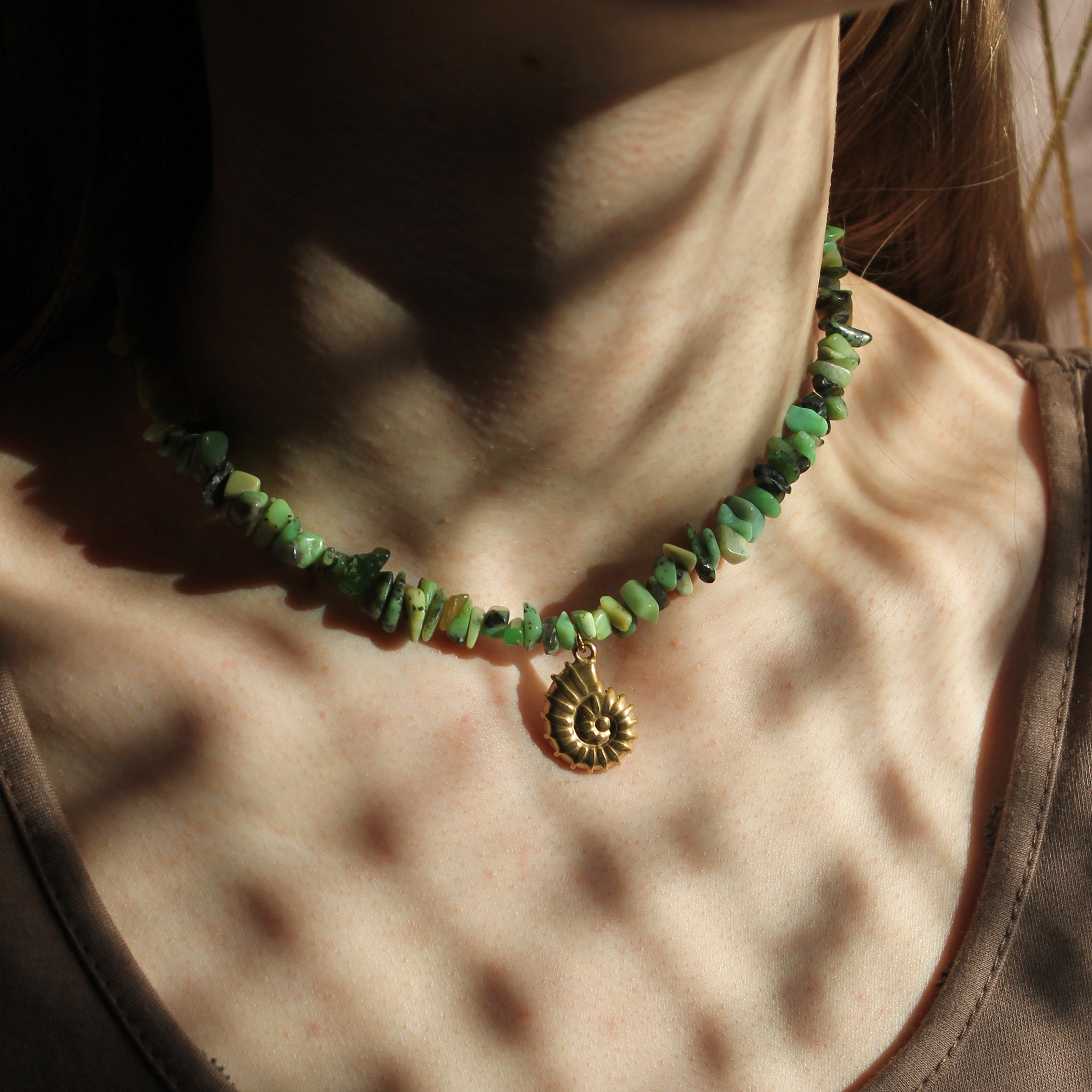 Chrysopras Splitter Choker Kette mit Anhänger goldfarben