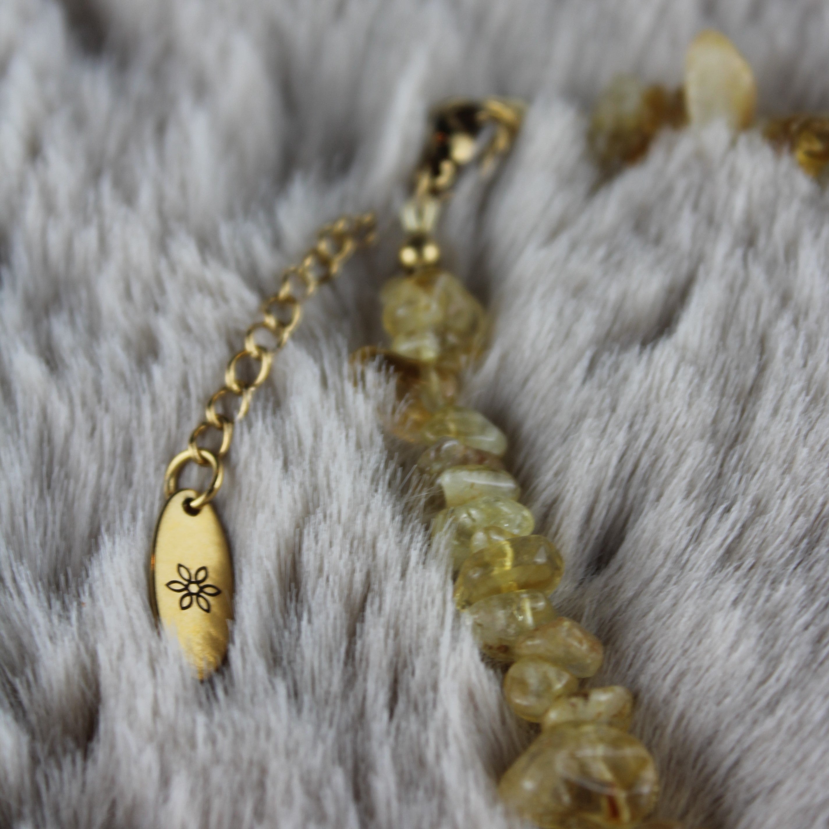 Citrin Splitter Choker Kette mit Messinganhänger goldfarben