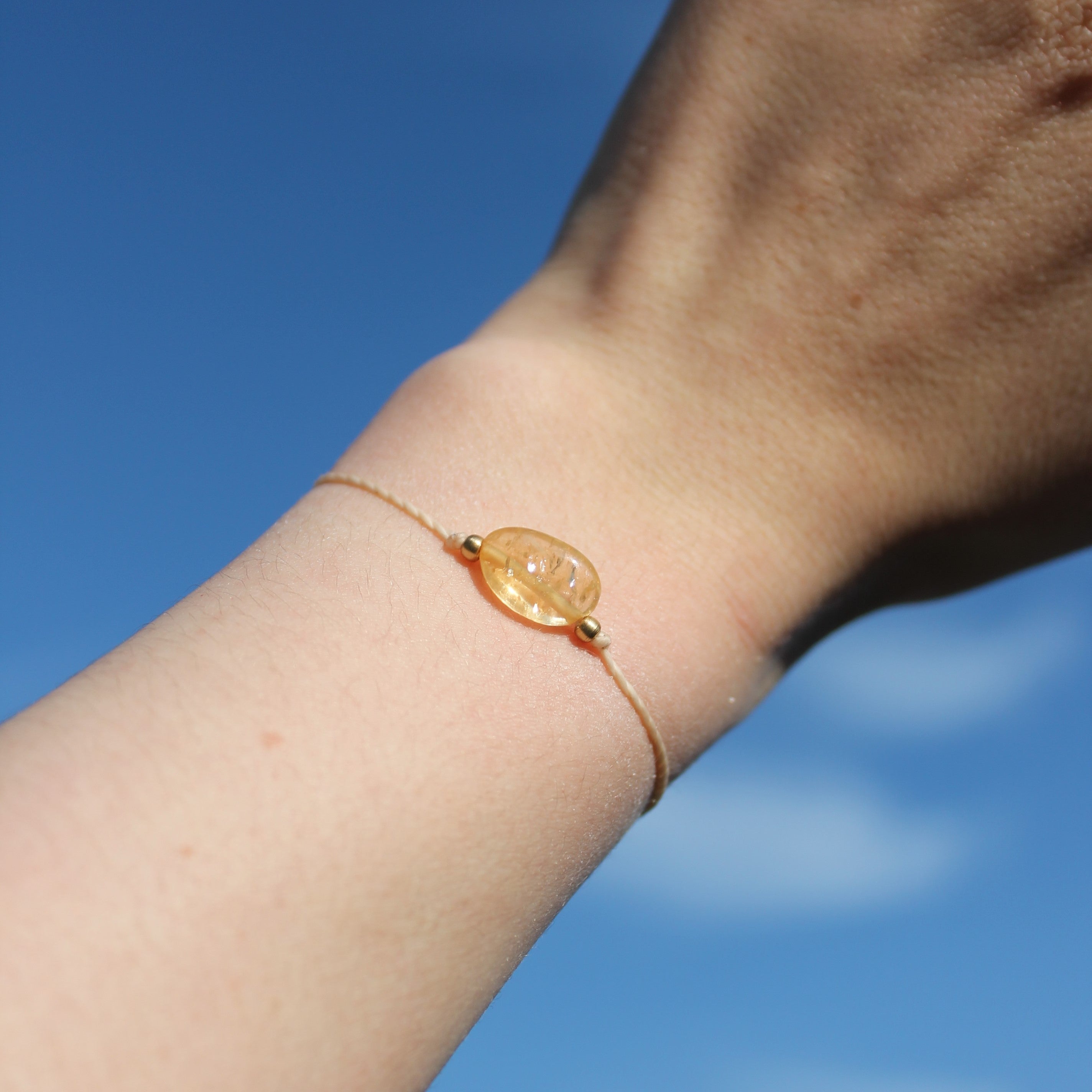 Citrin pur Edelsteinarmband Makramee goldfarben