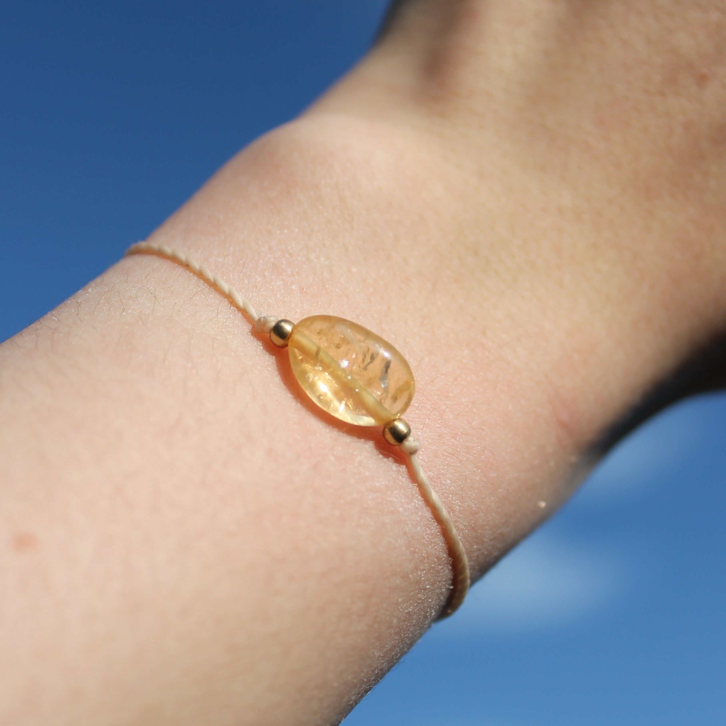 Citrin pur Edelsteinarmband Makramee goldfarben