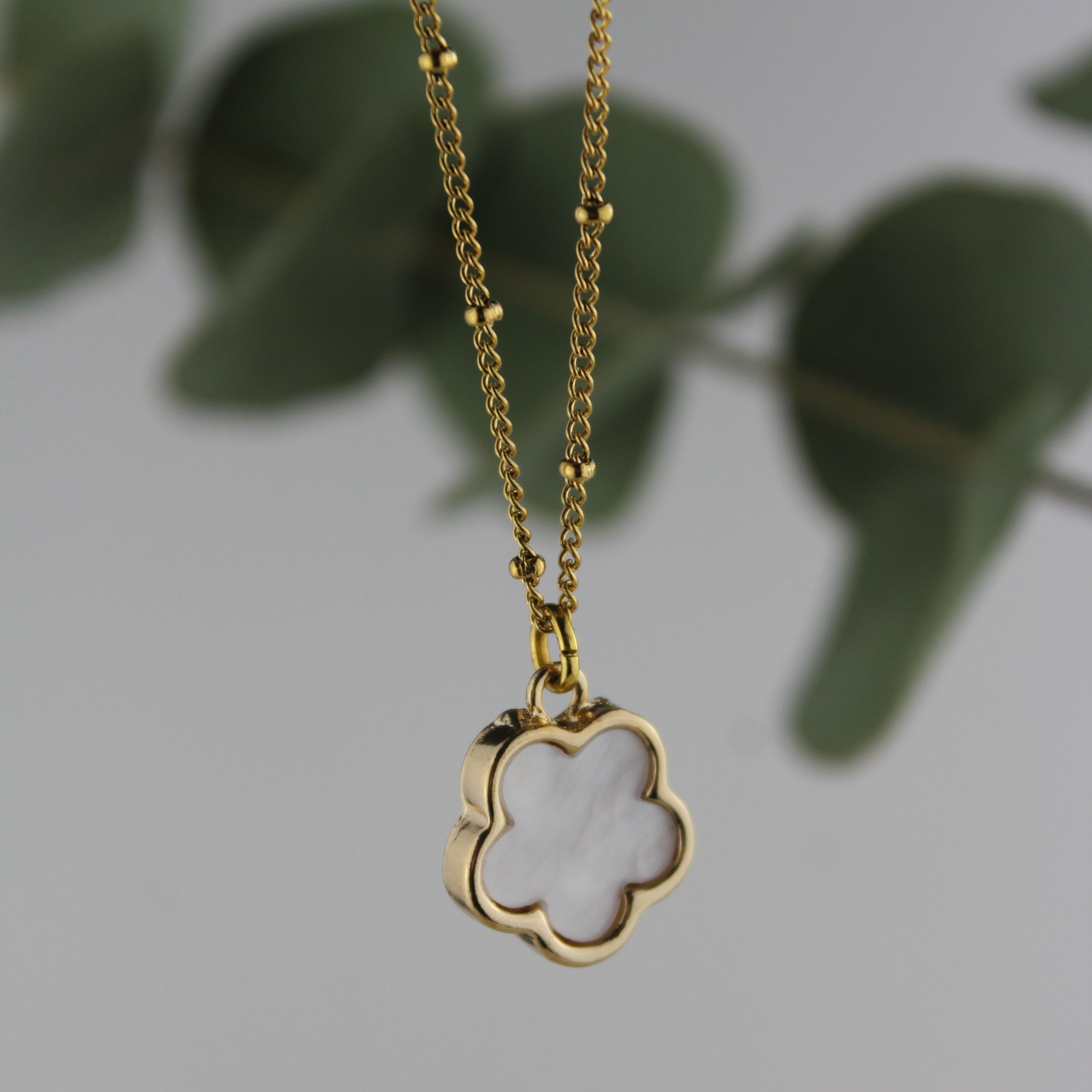 Clover weiß Perlmutt Anhänger Kette goldfarben