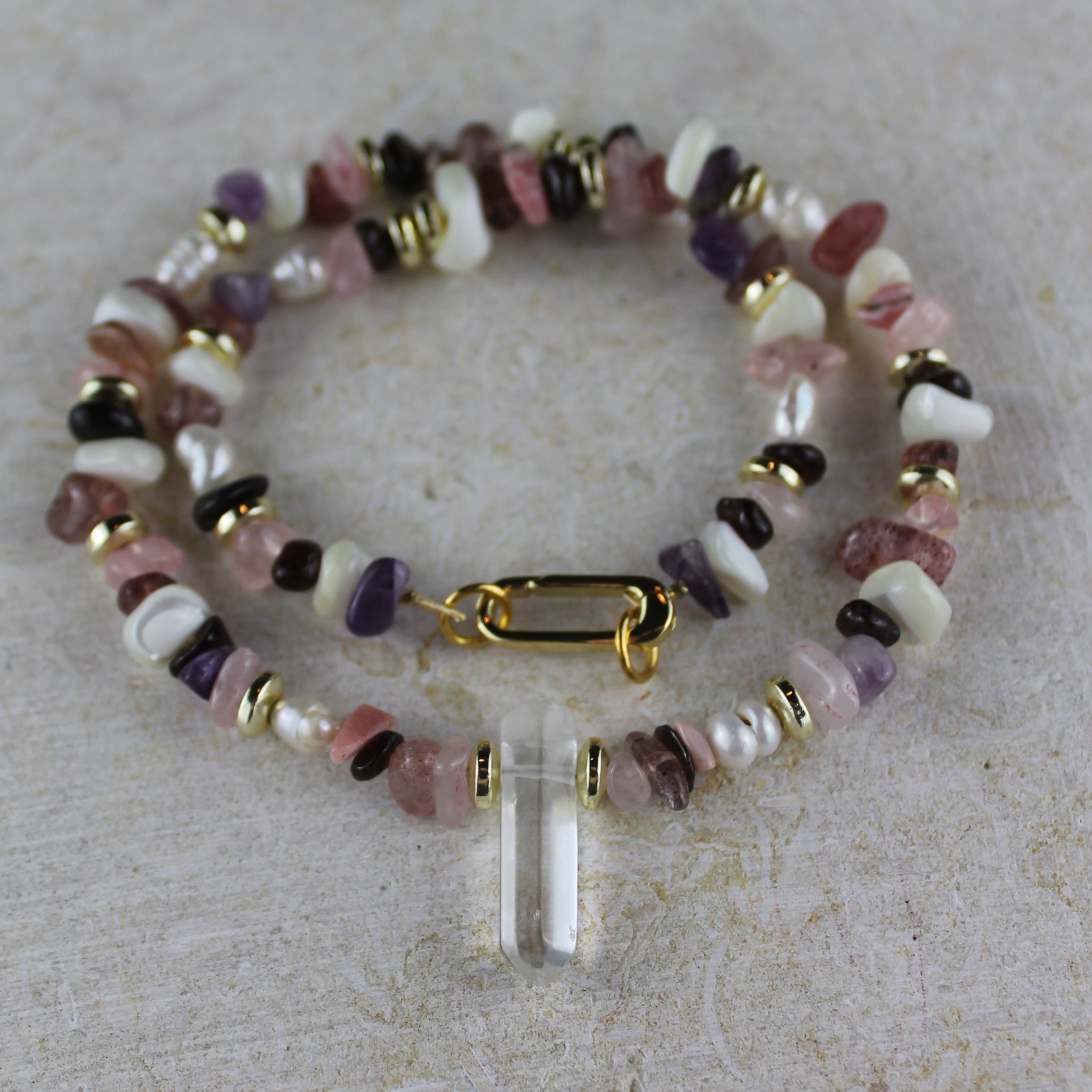 Amethyst Erdbeerquarz Granat Rosenquarz Süßwasserperlen Kette Bergkristallspitze goldfarben