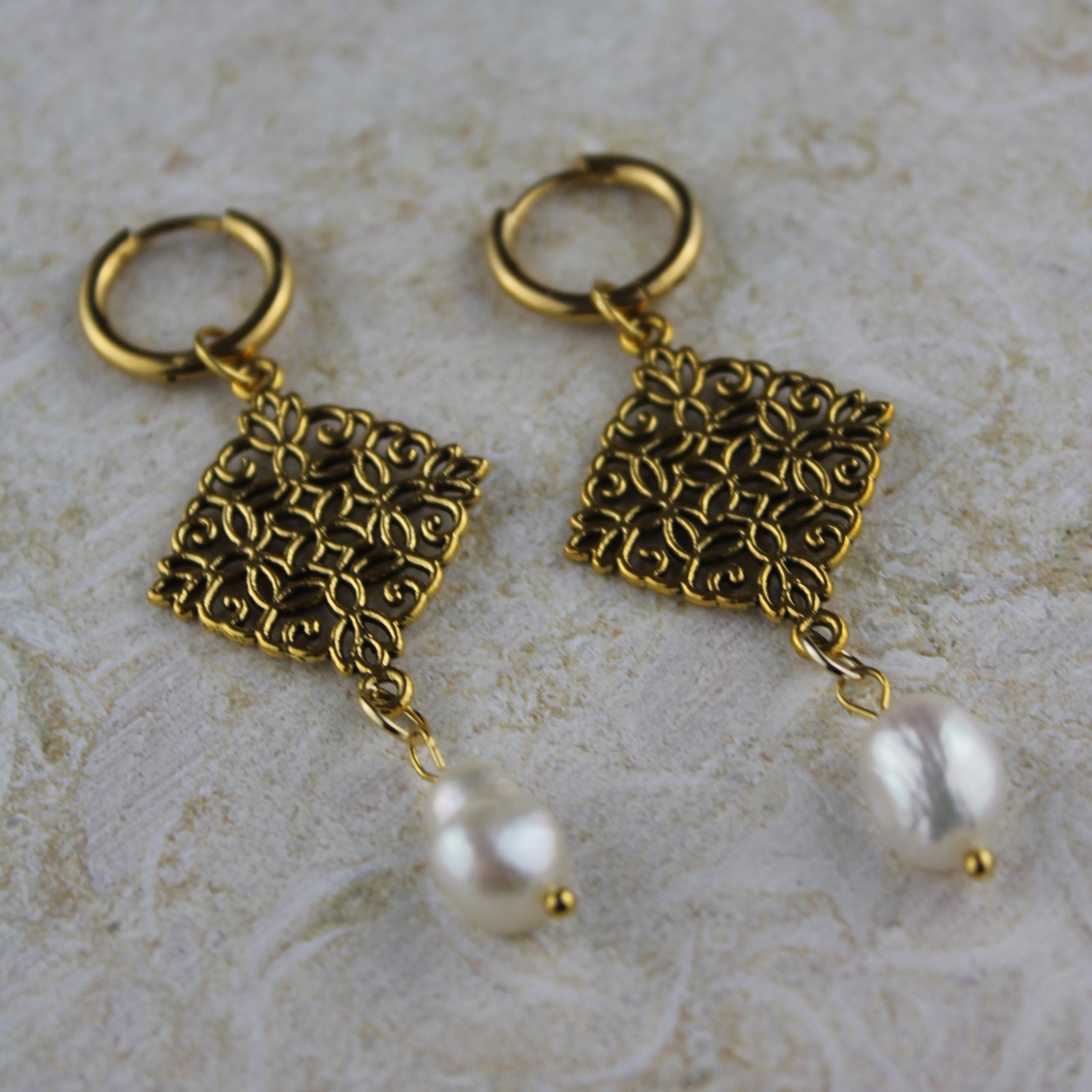 FLORA Ohrringe mit Süßwasserperlen goldfarben