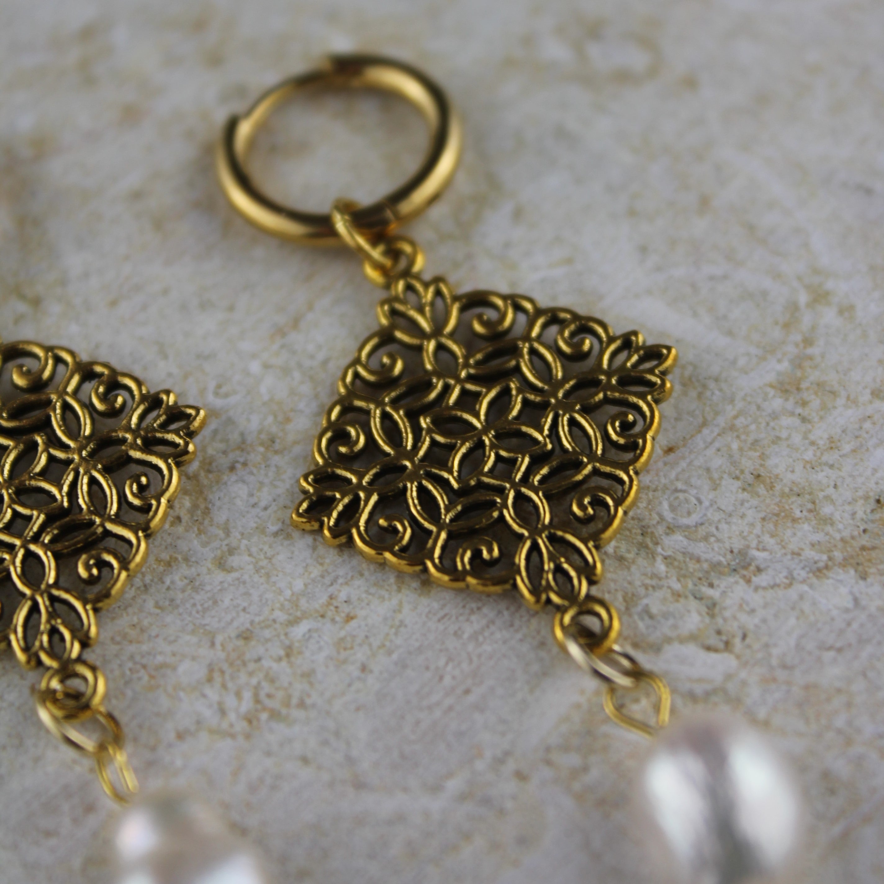 FLORA Ohrringe mit Süßwasserperlen goldfarben