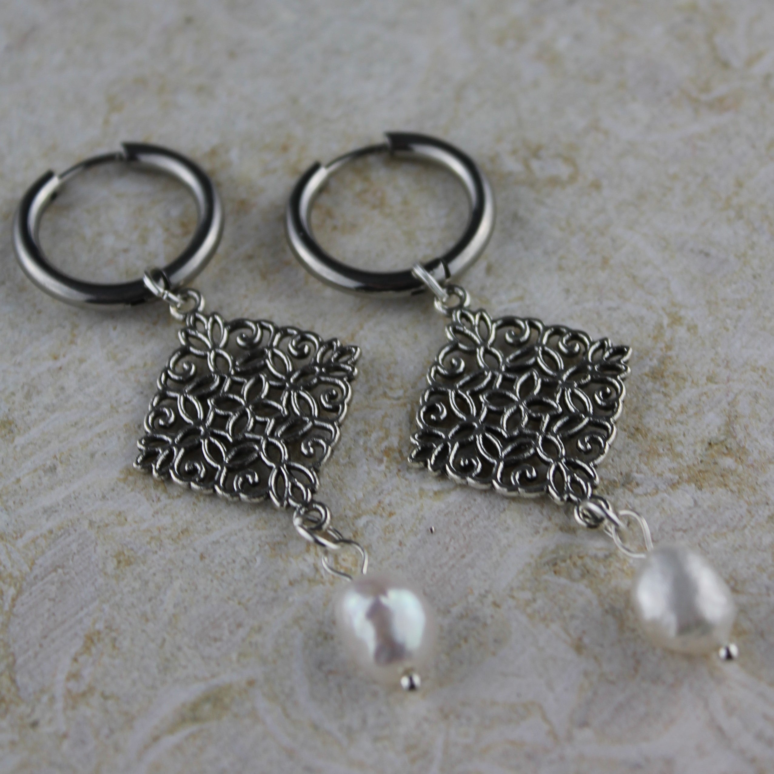 FLORA Ohrringe mit Süßwasserperlen silberfarben