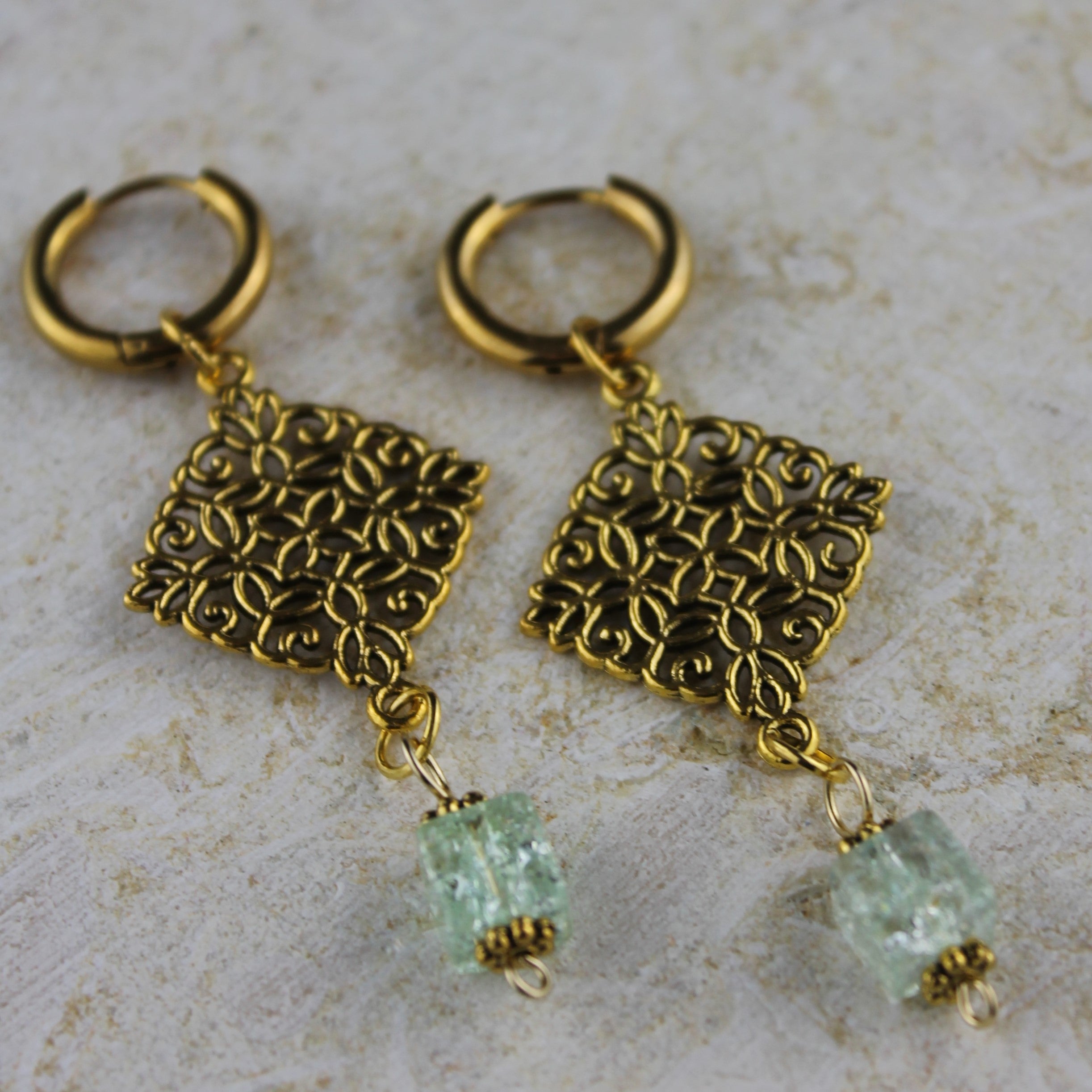 FLORA Ohrringe hellgrün goldfarben