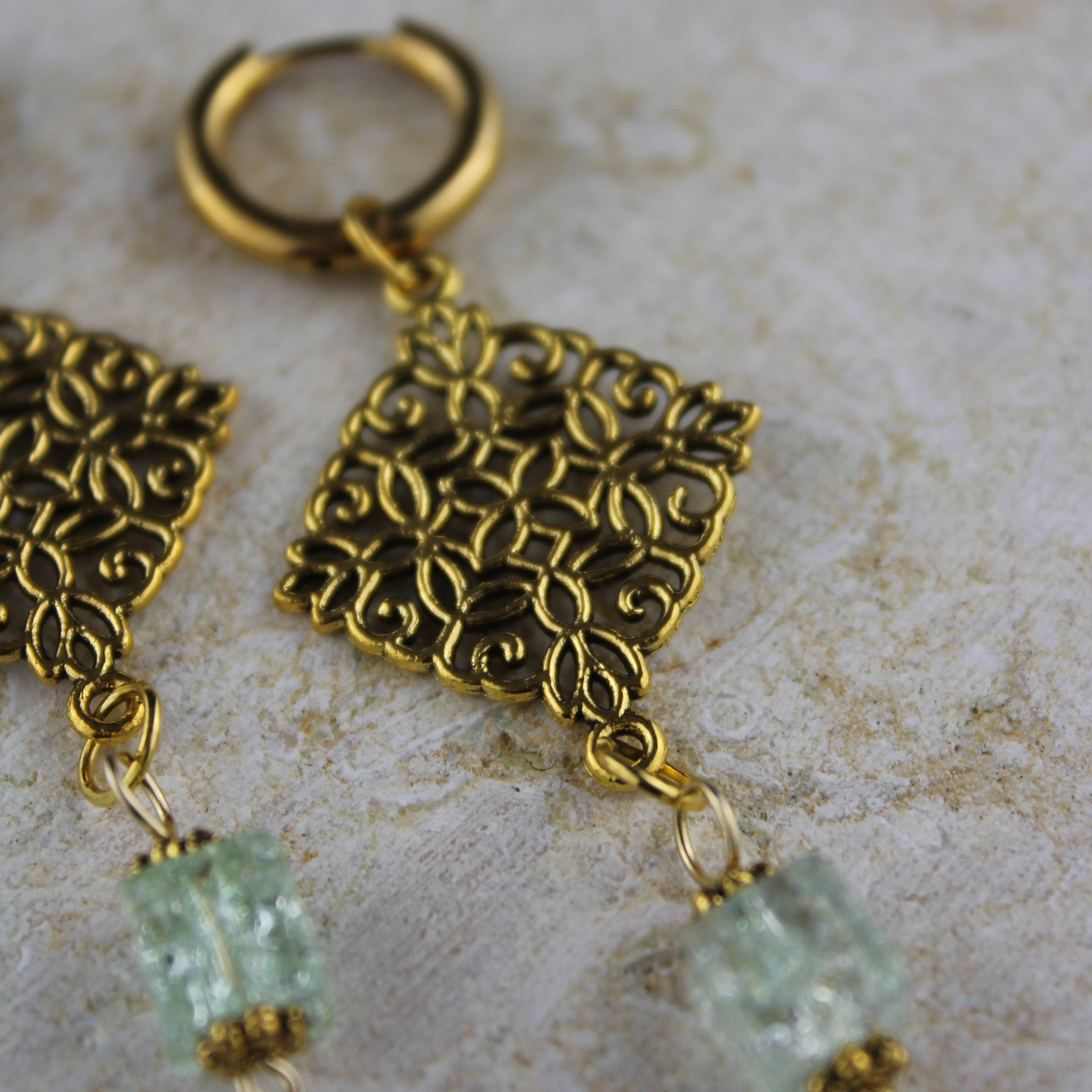 FLORA Ohrringe hellgrün goldfarben