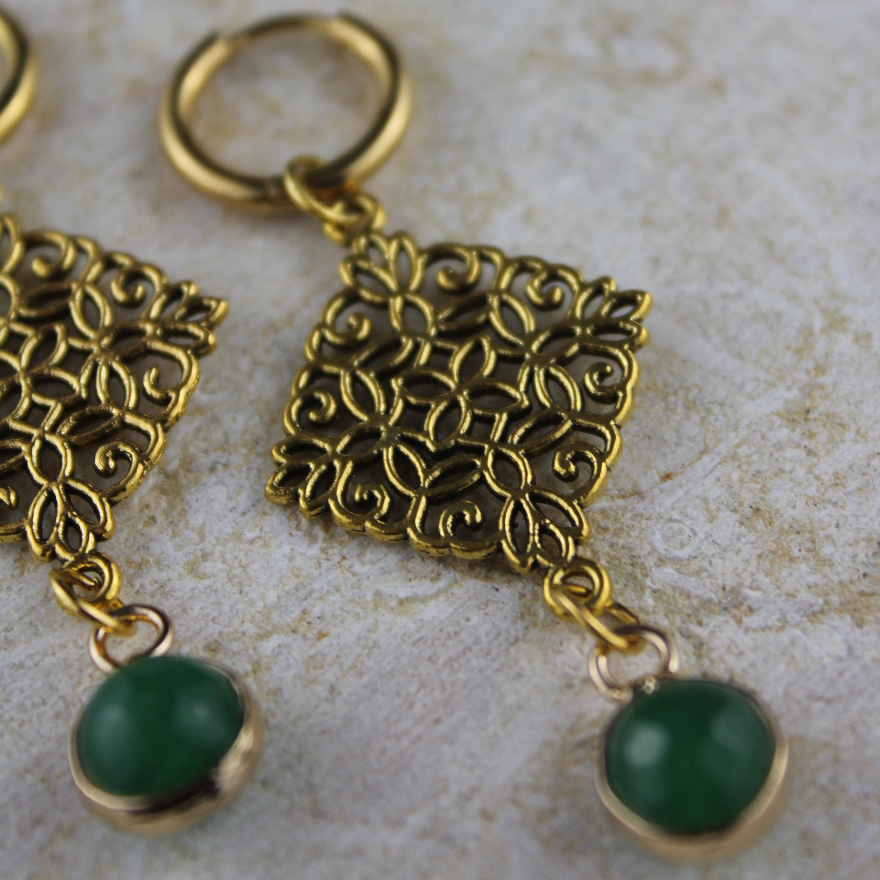 FLORA Ohrringe mit grünem Jade goldfarben