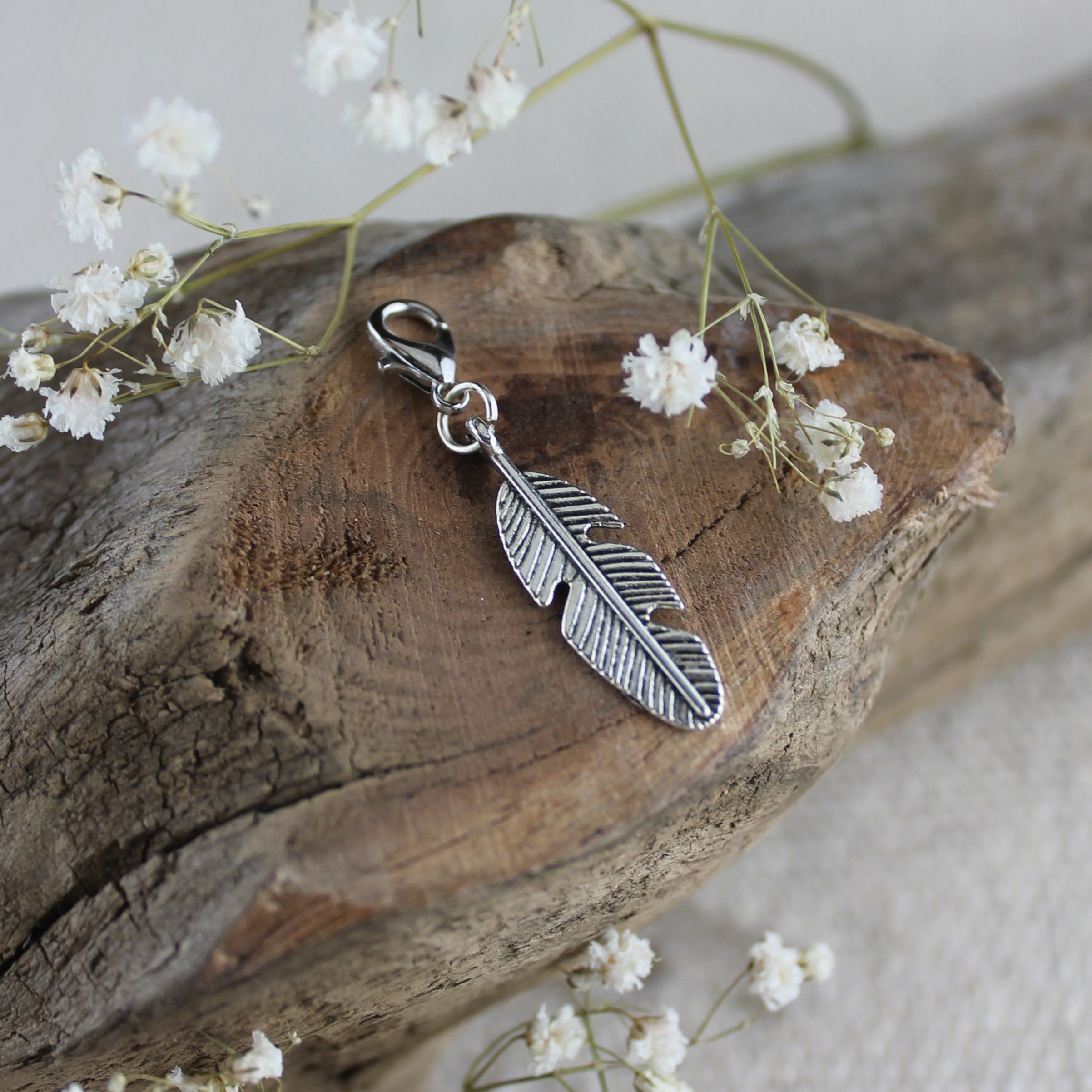 Feder Charm Anhänger gold- oder silberfarben