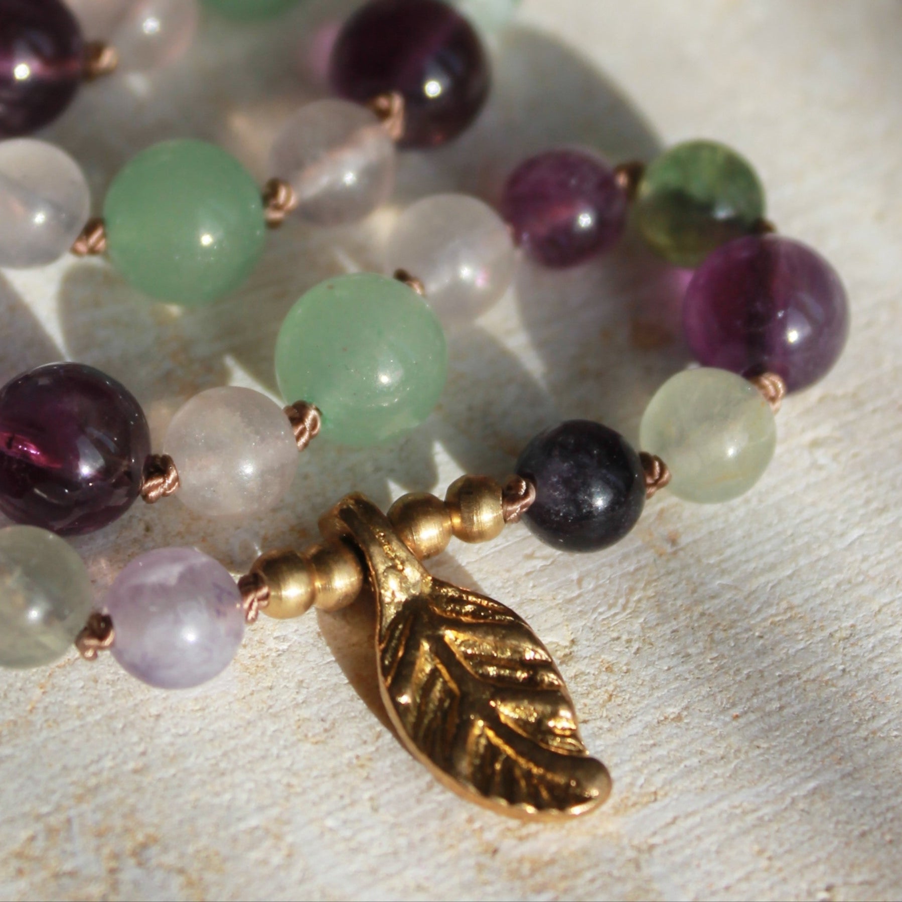 Amethyst, Aventurin mit Fluorit Mala goldfarben