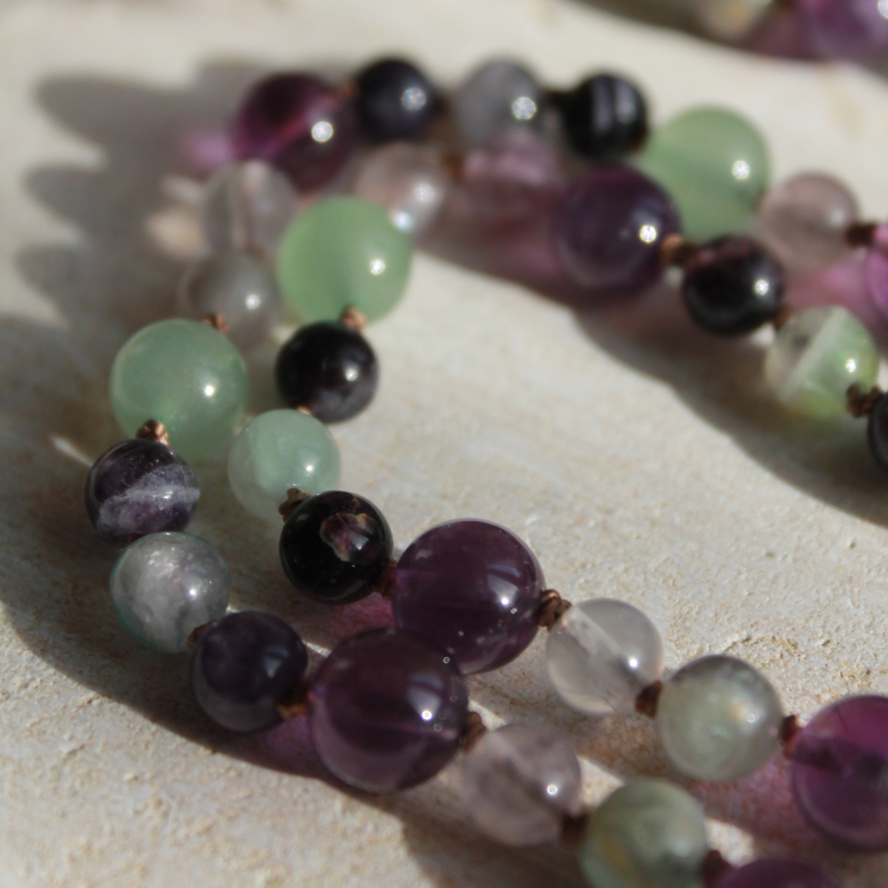 Amethyst, Aventurin mit Fluorit Mala goldfarben
