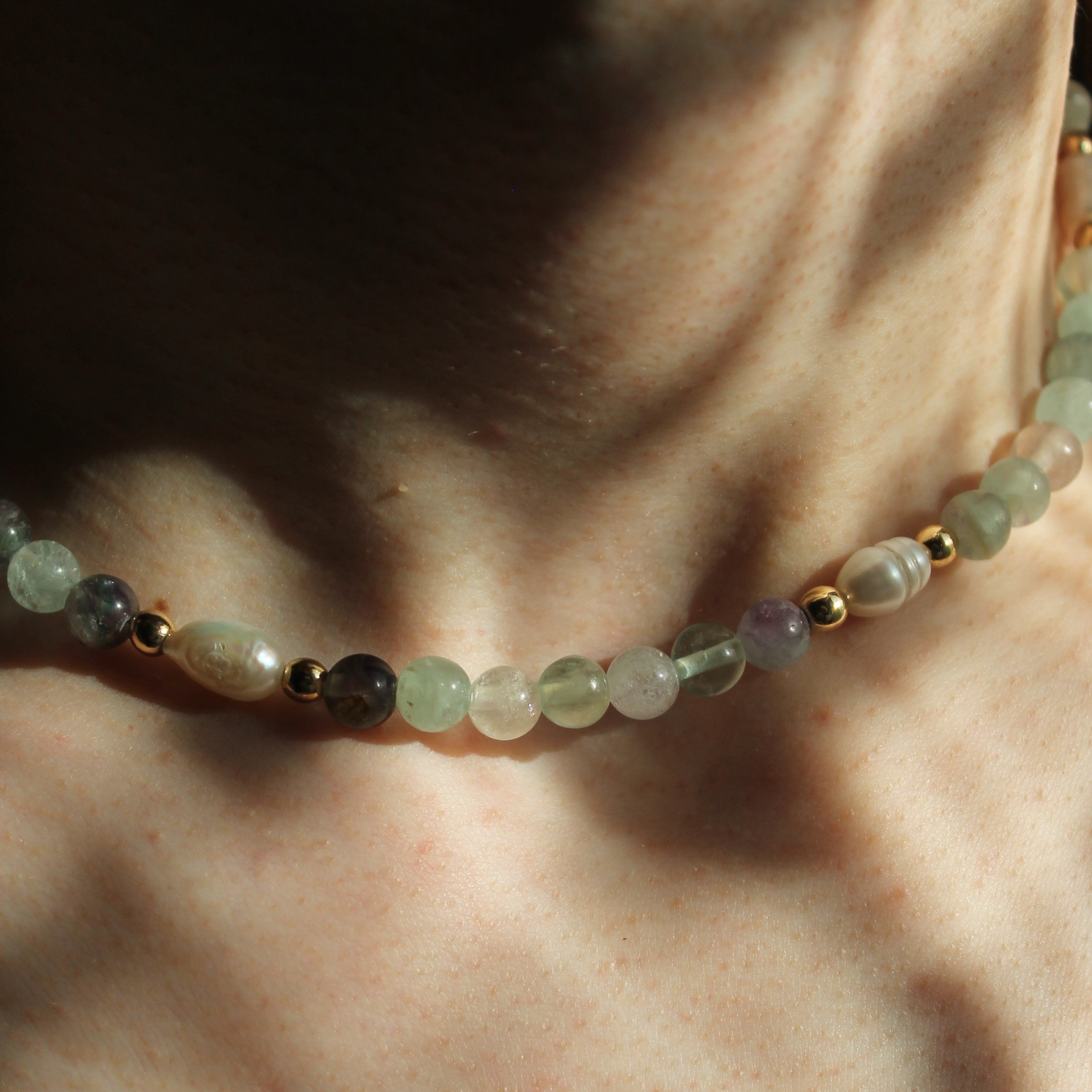 Fluorit mit Süßwasserperlen Choker Kette Hämatit goldfarben