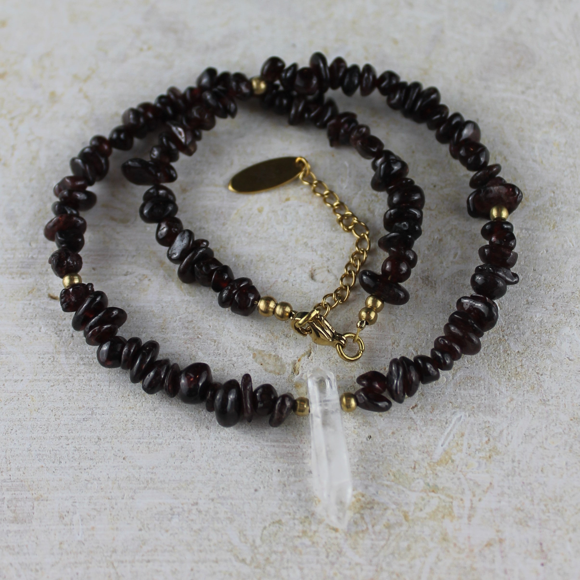 Granat Splitter Choker Kette mit Bergkristallspitze goldfarben