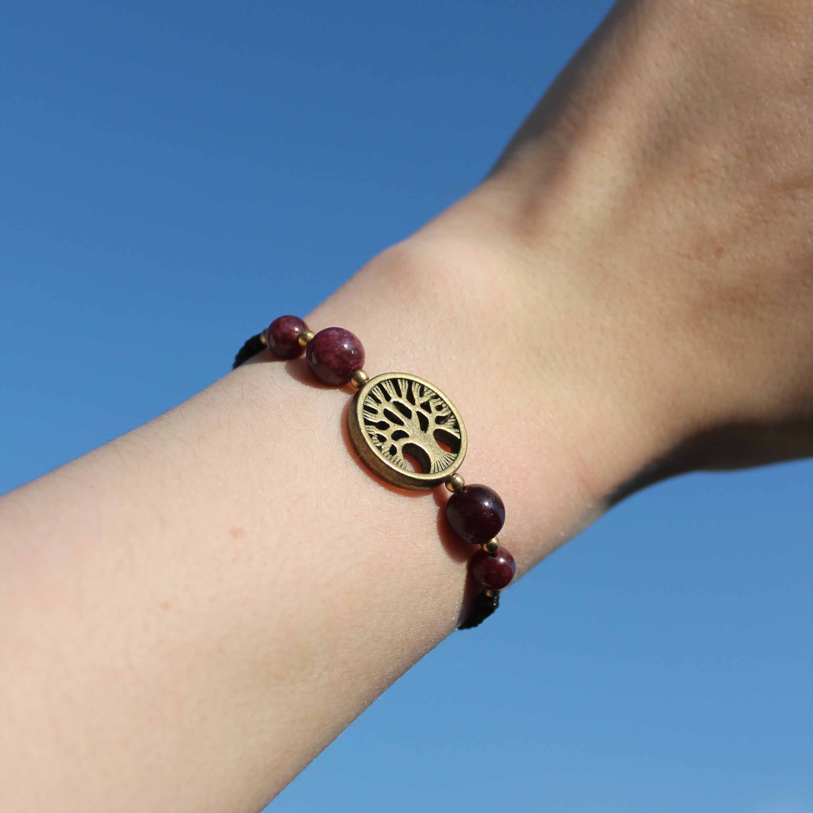 Granat Edelsteinarmband Makramee mit Lebensbaum goldfarben