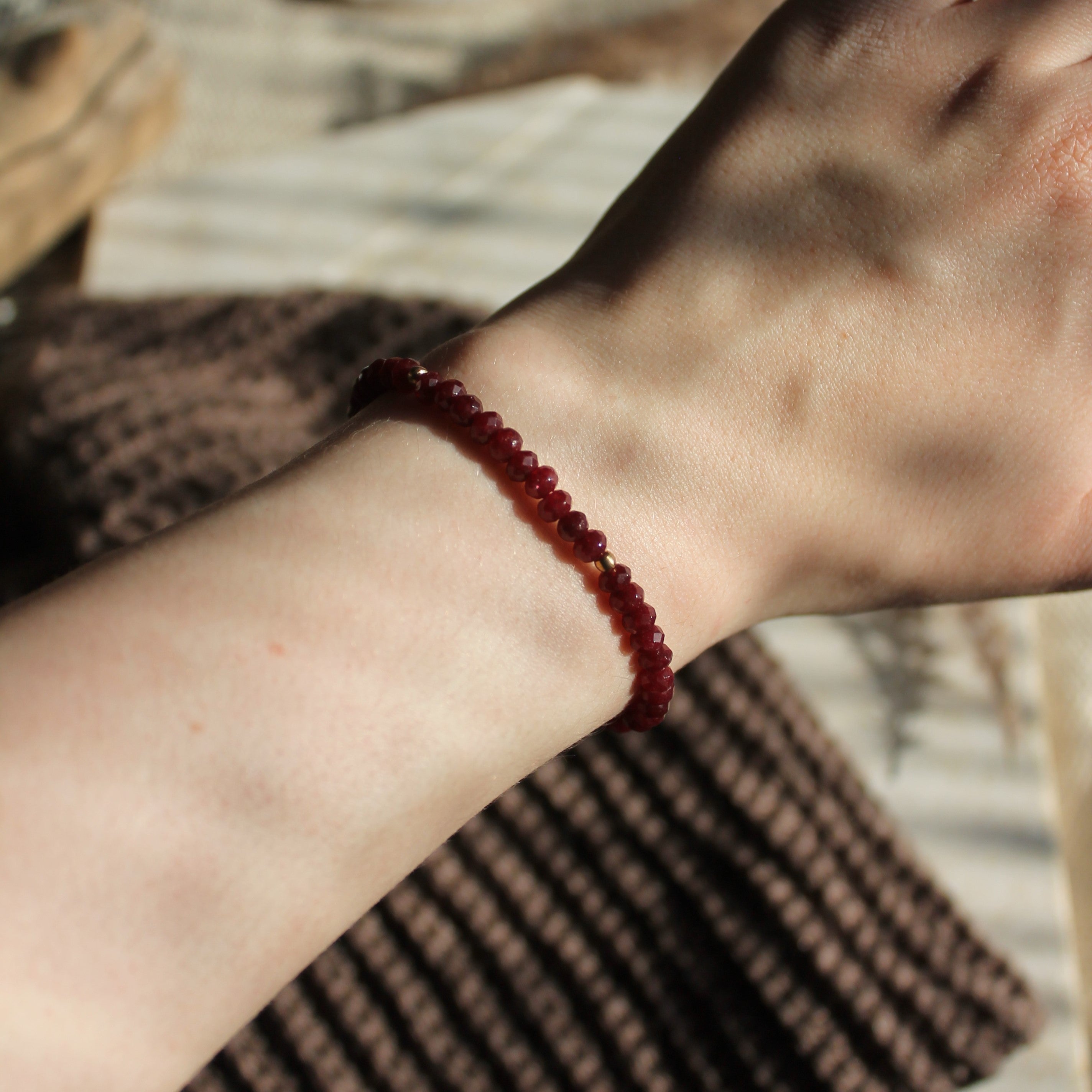 Granat Edelsteinarmband mit Verschluss goldfarben