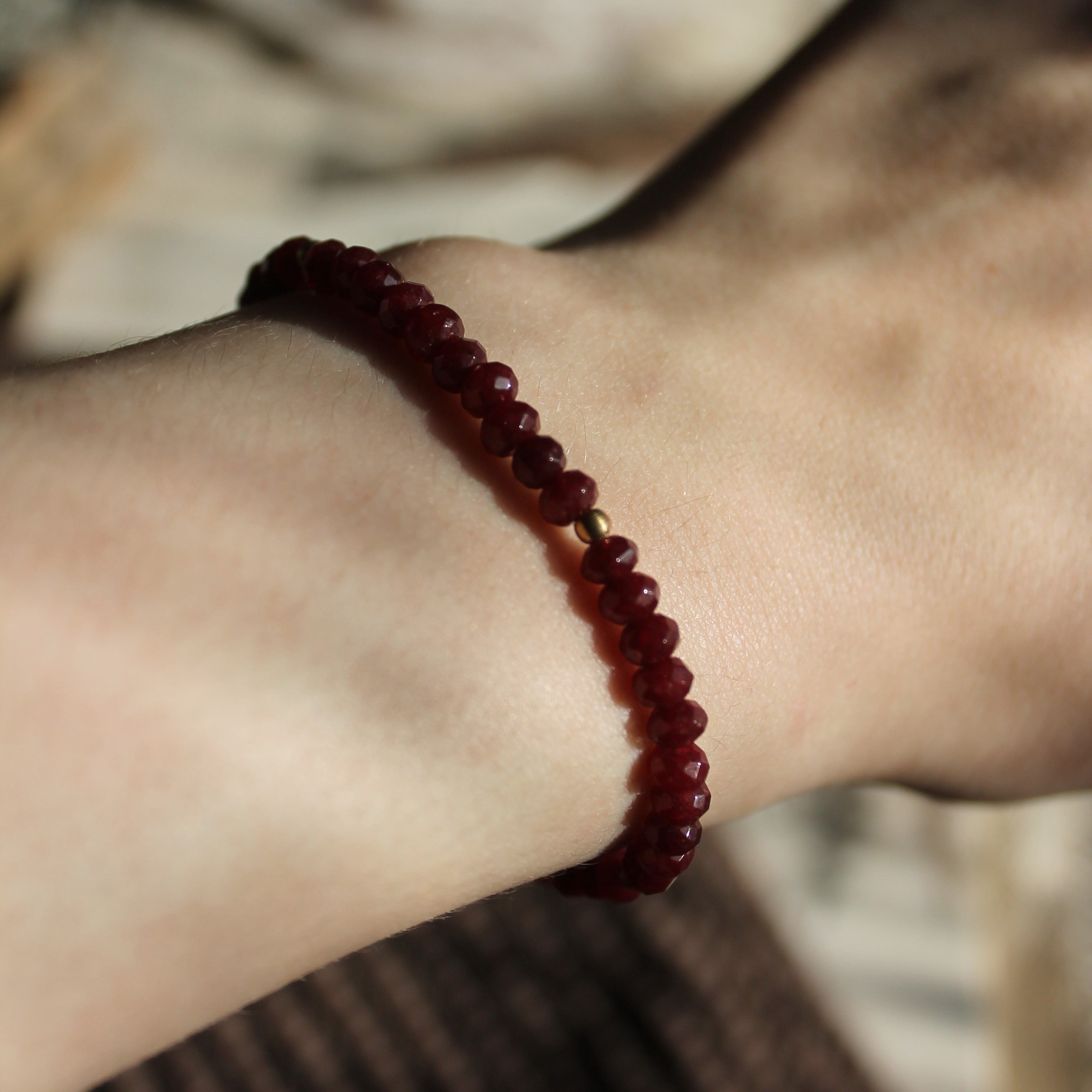 Granat Edelsteinarmband mit Verschluss goldfarben