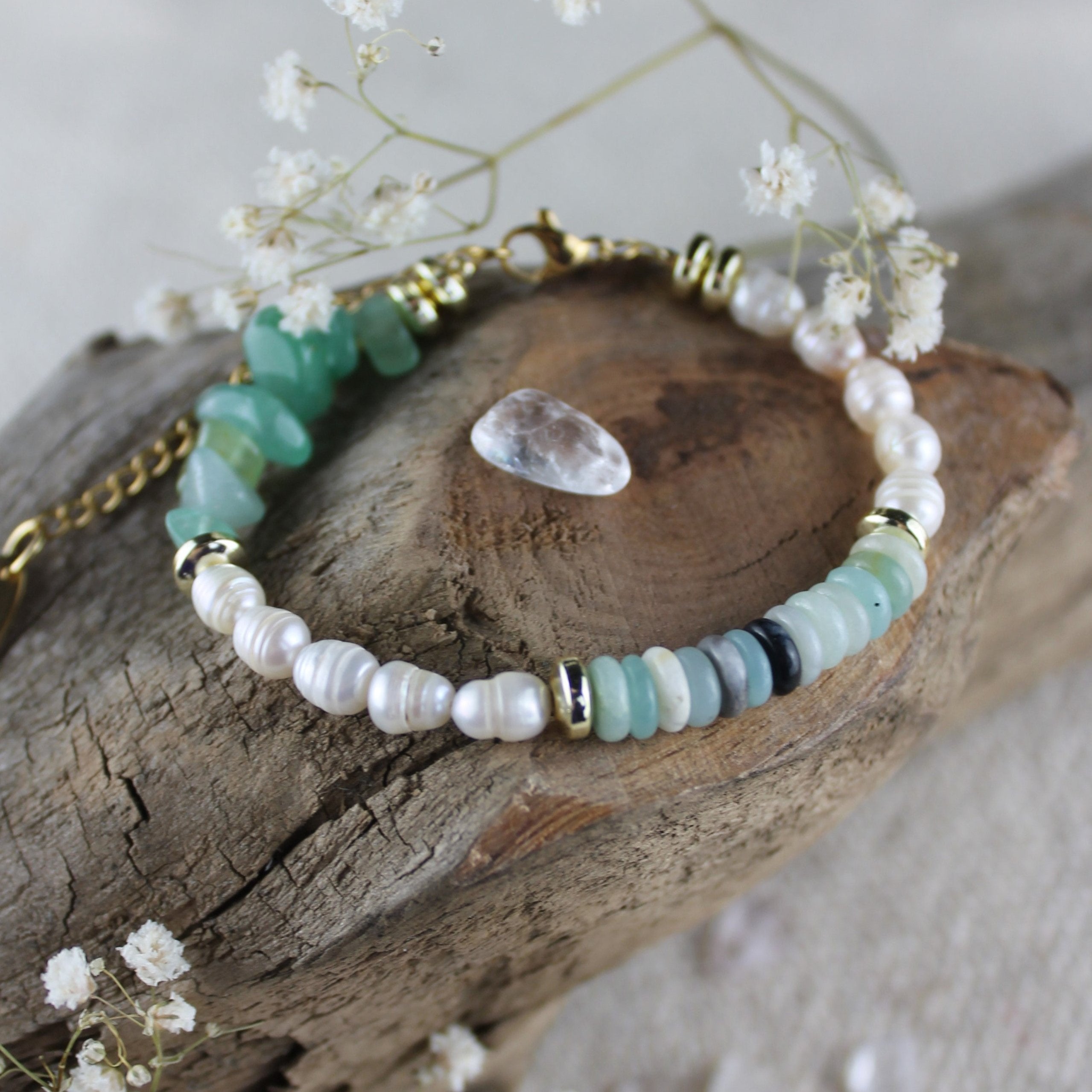 Fluorit mit Süßwasserperlen Edelsteinarmband mit Verschluss goldfarben