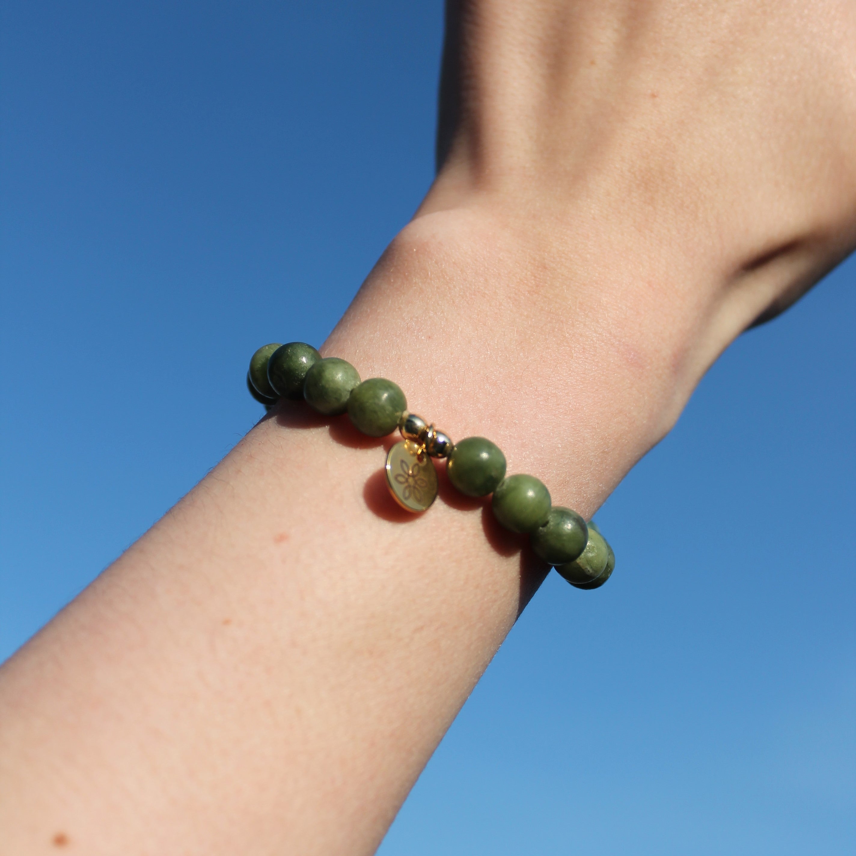 Grüner Jade Edelsteinarmband goldfarben