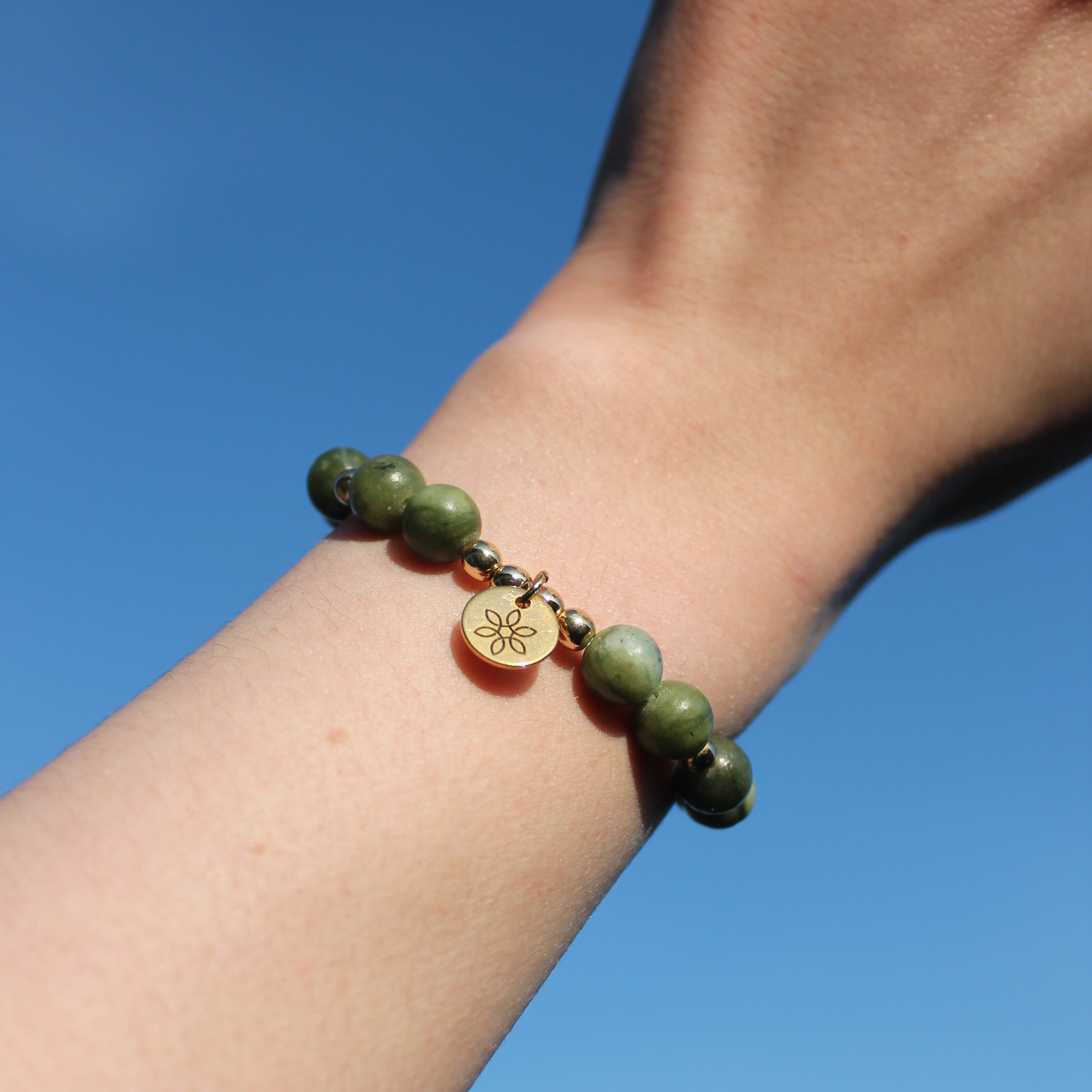 Grüner Jade Edelsteinarmband mit Hämatit goldfarben