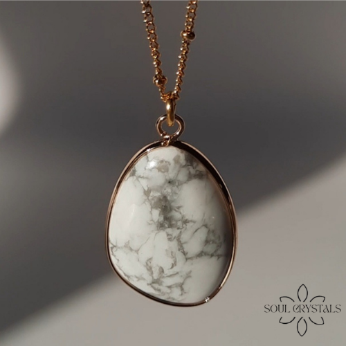 Howlith groß Edelsteinanhänger Kette goldfarben