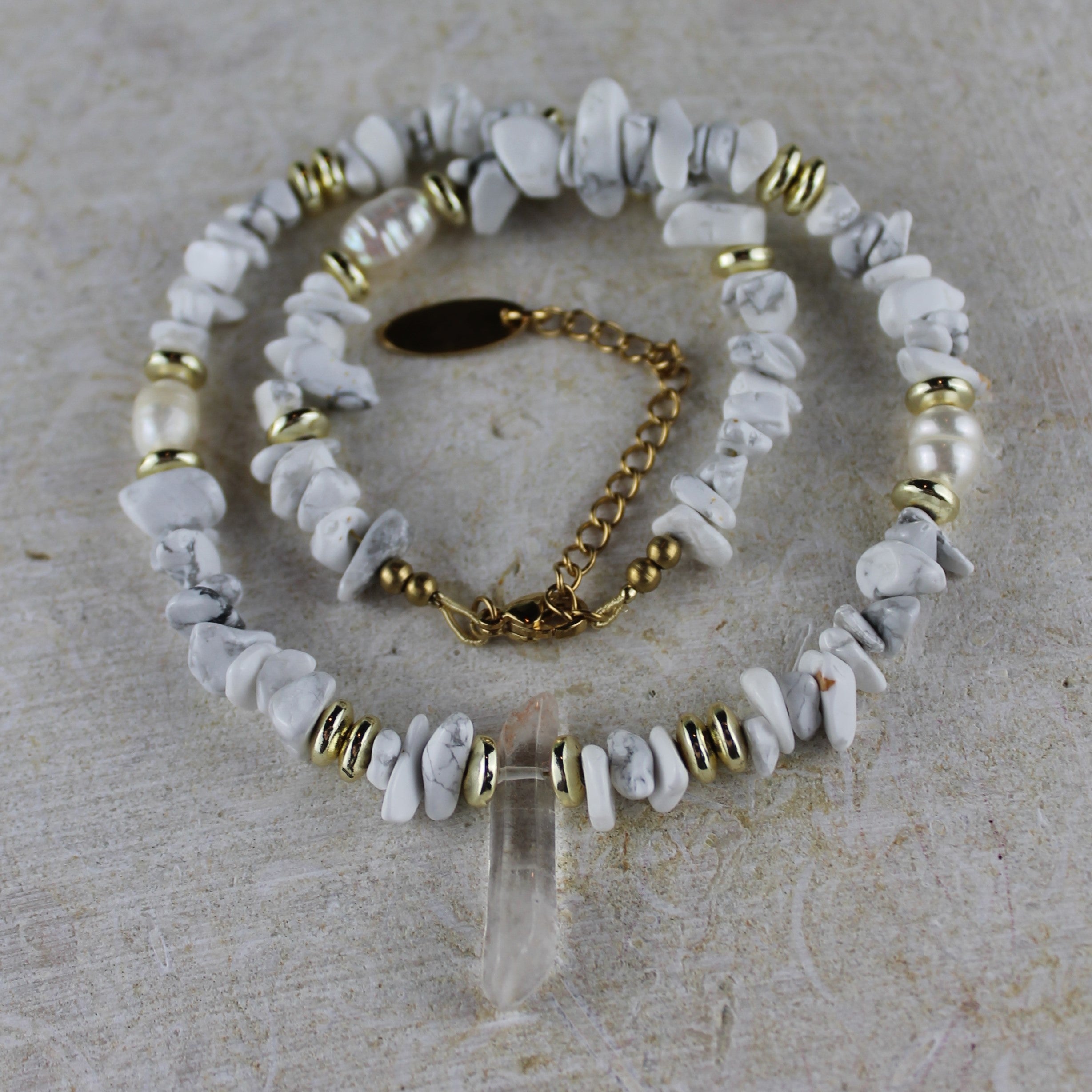Howlith mit Süßwasserperlen Choker Kette Hämatit goldfarben