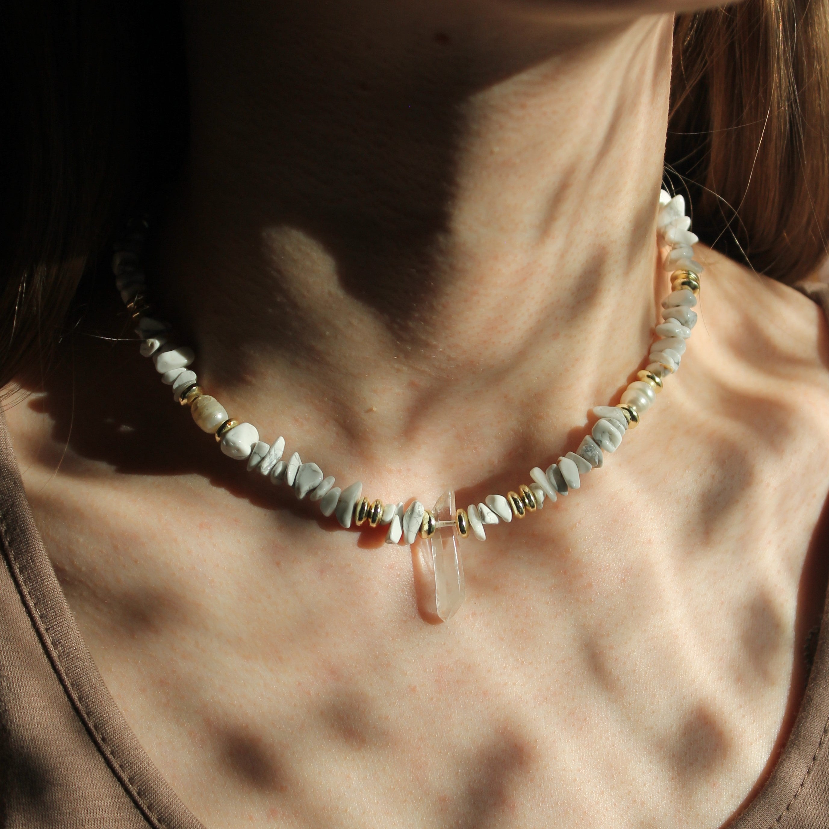 Howlith mit Süßwasserperlen Choker Kette Hämatit goldfarben