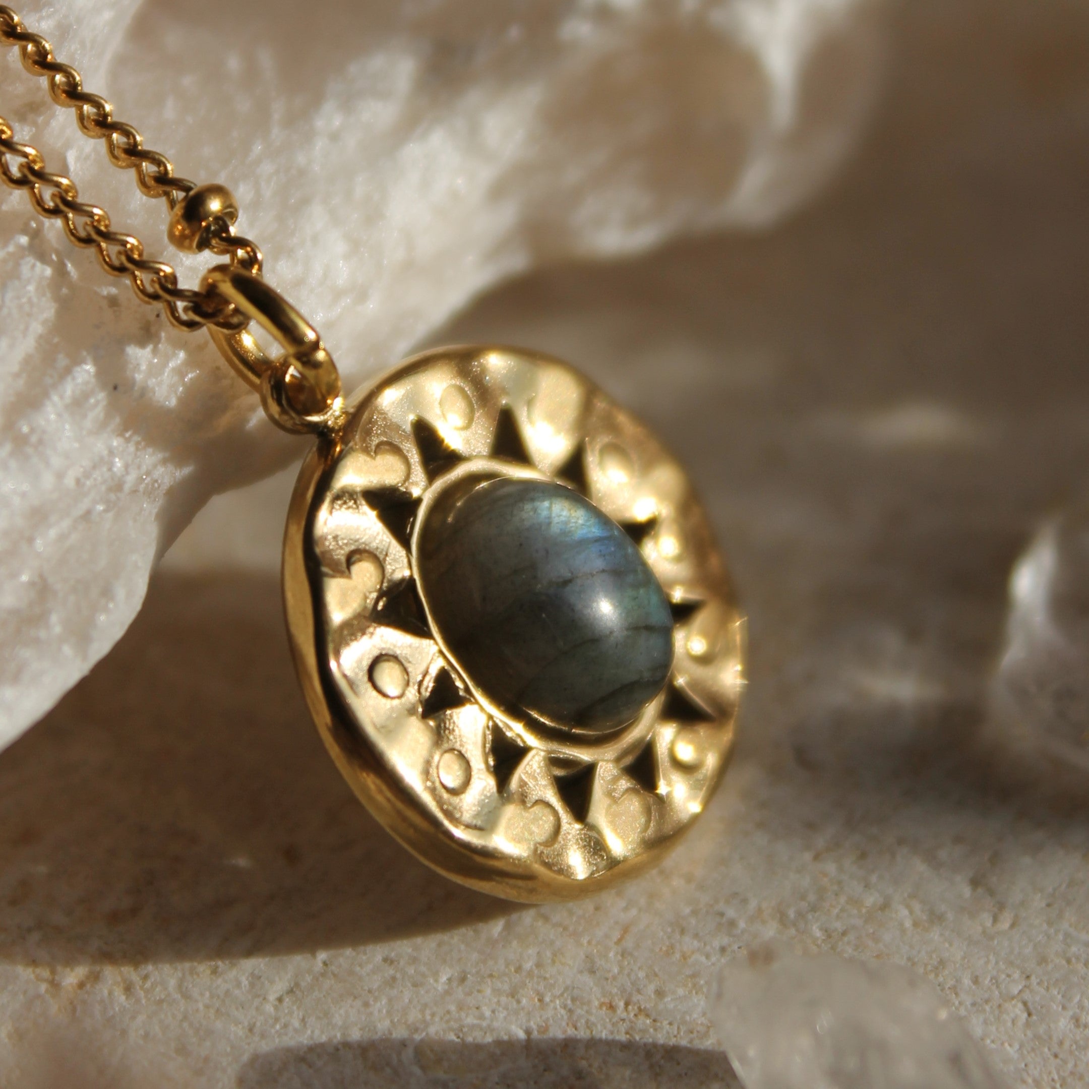 Labradorit boho Edelsteinanhänger Kette goldfarben