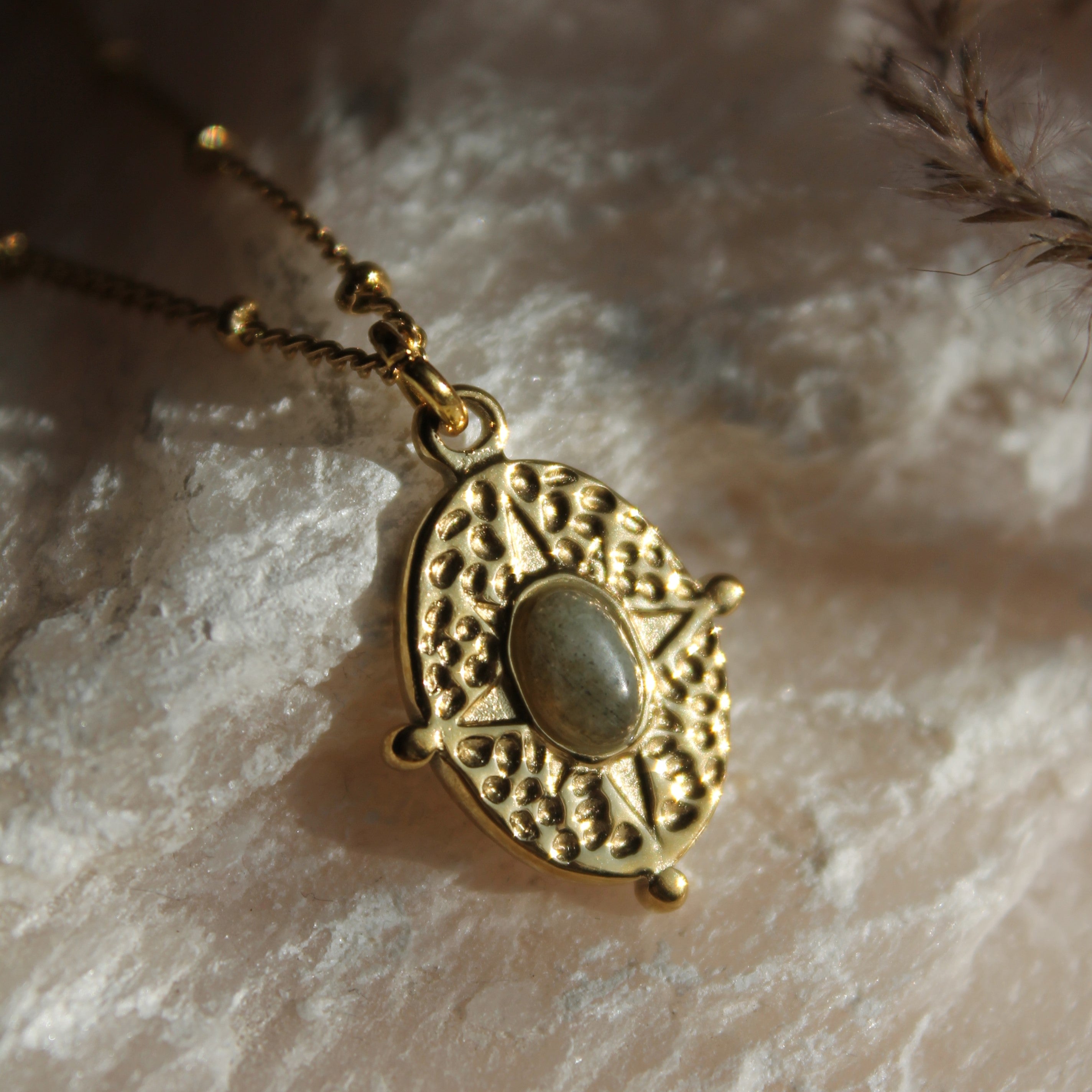 Labradorit SORAYA Edelsteinanhänger Kette goldfarben