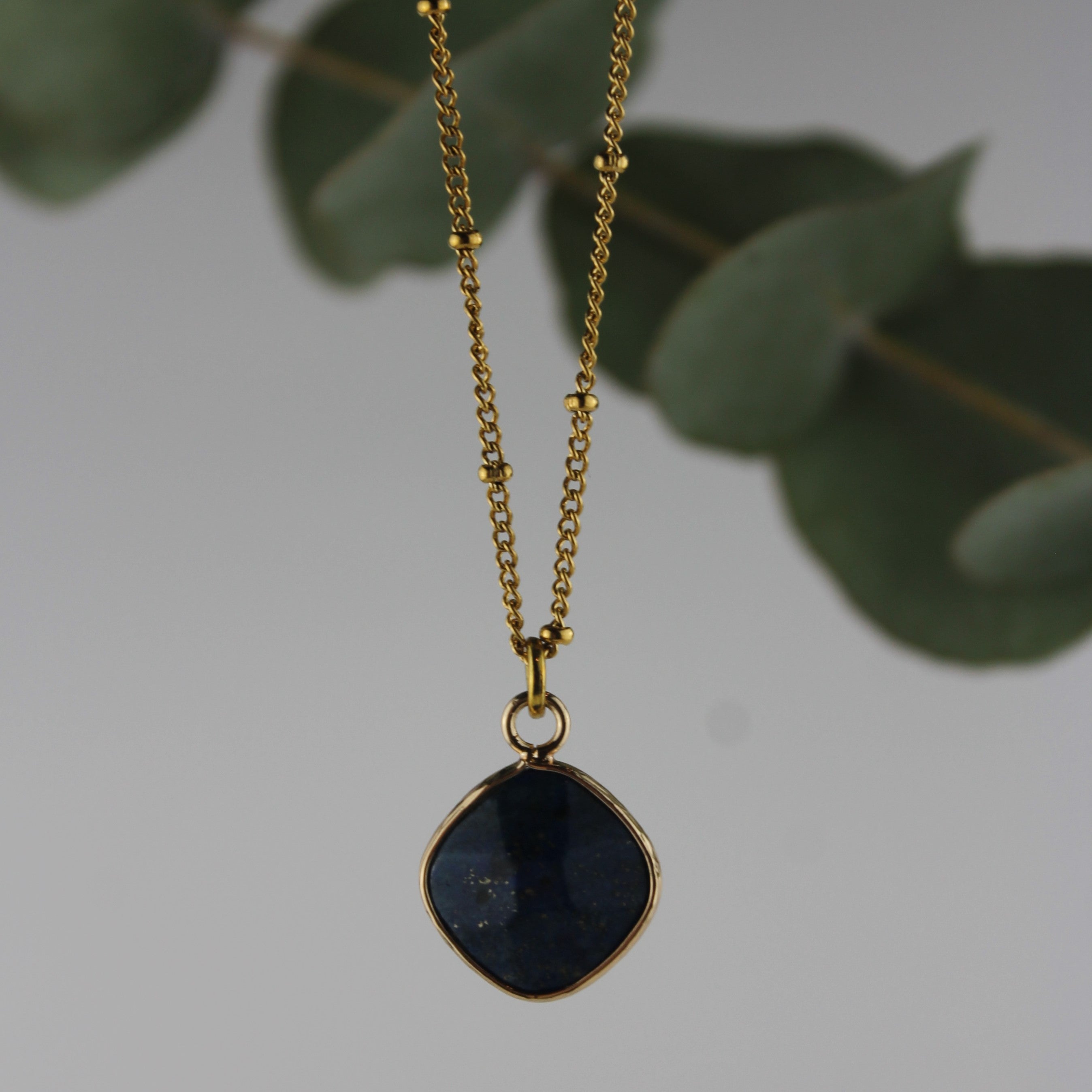Lapislazuli eckig Edelsteinanhänger Kette goldfarben